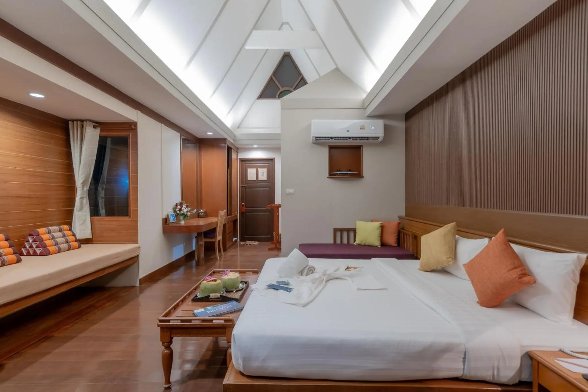 Photo of the whole room, Bed in Baan Duangkaew Resort