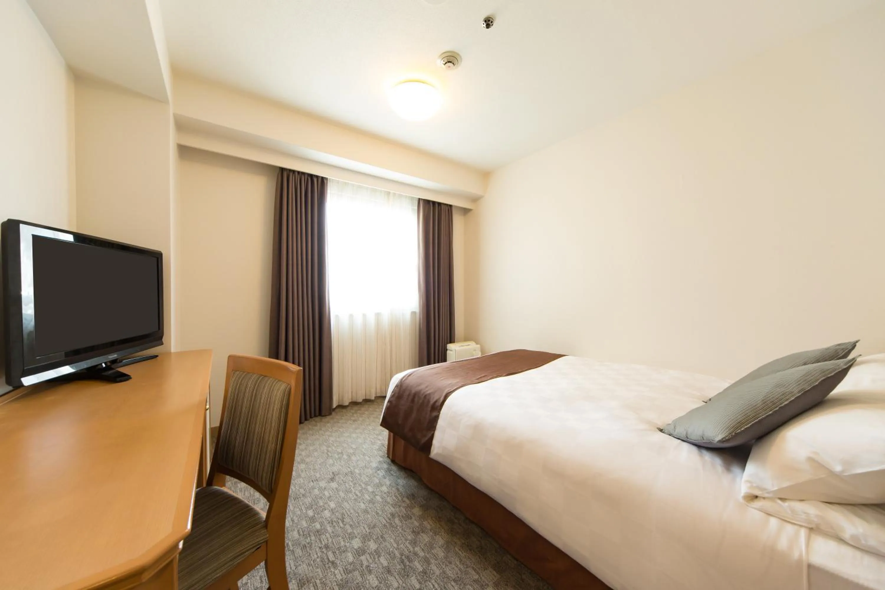 Photo of the whole room, Bed in Osaka Tokyu REI Hotel