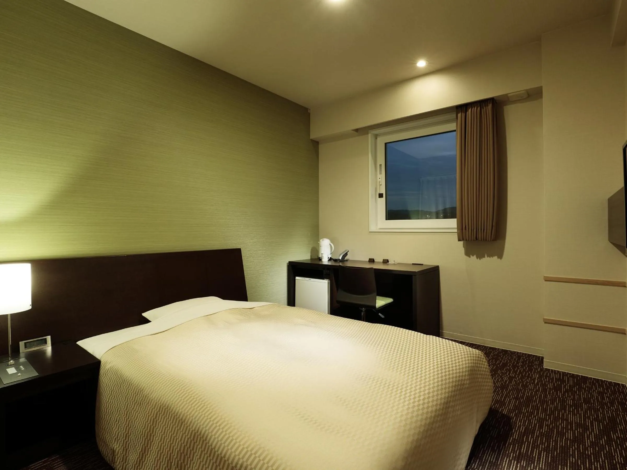 Photo of the whole room, Bed in Candeo Hotels Shizuoka Shimada