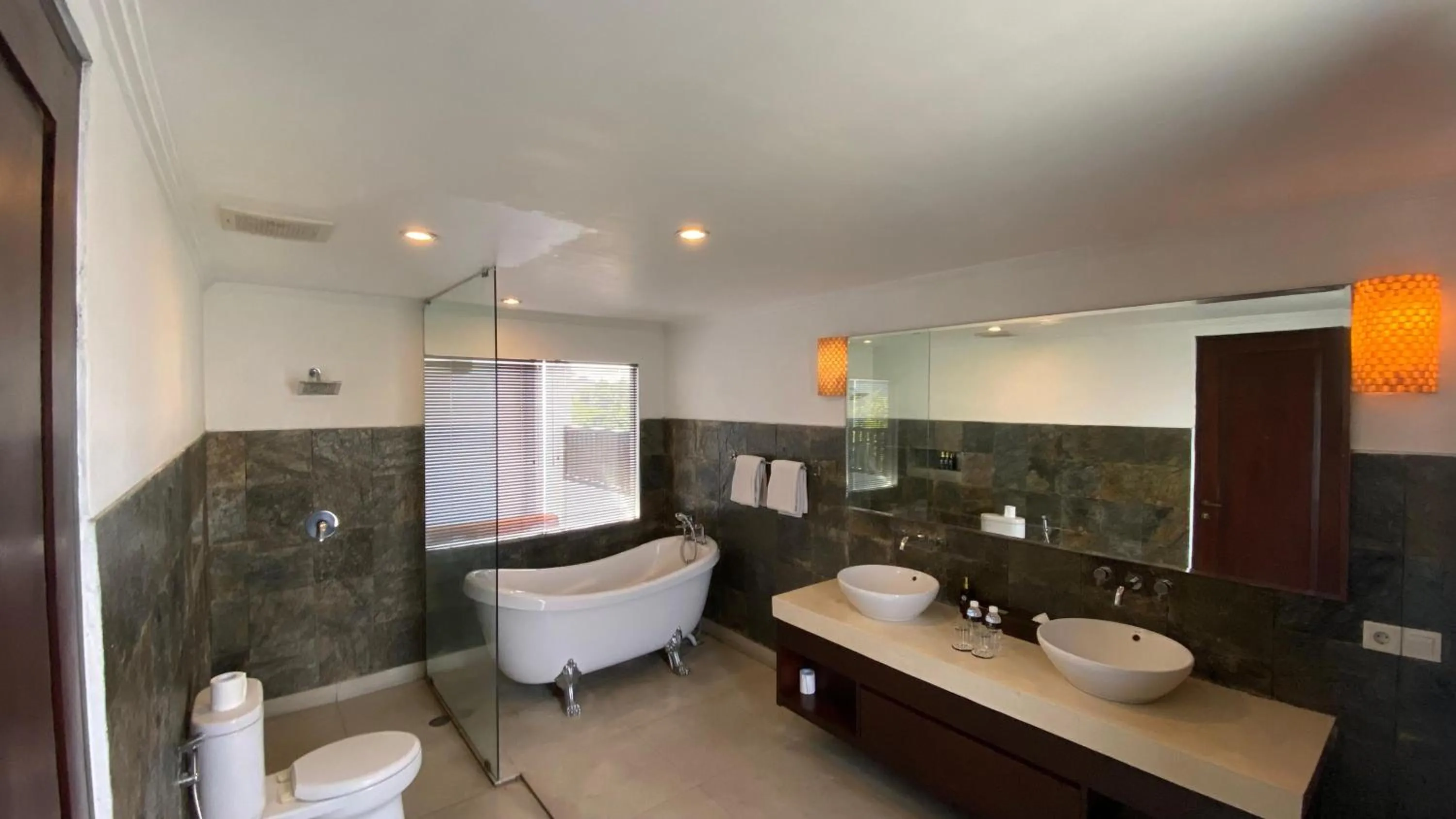 Shower in djabu Canggu Beach Villa