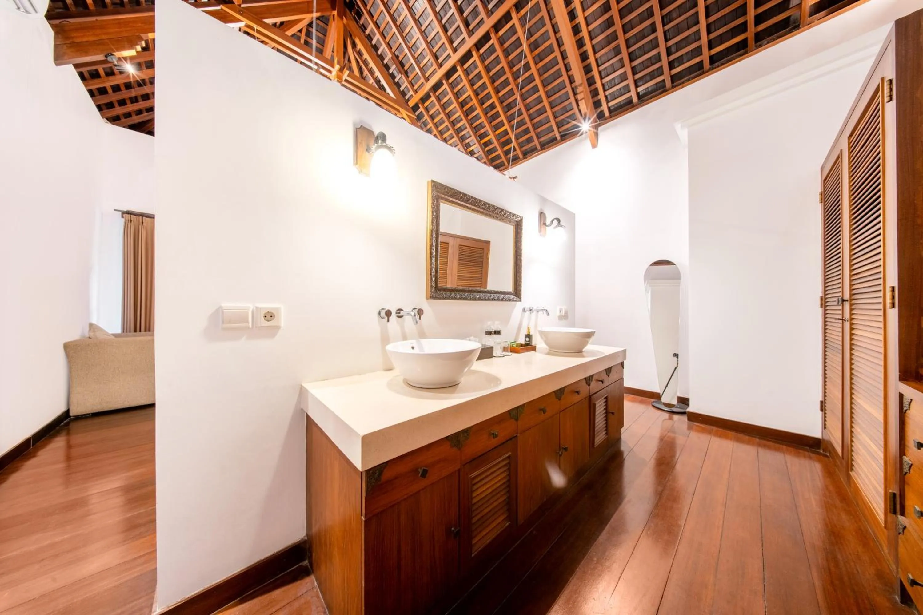 wardrobe in djabu Canggu Beach Villa