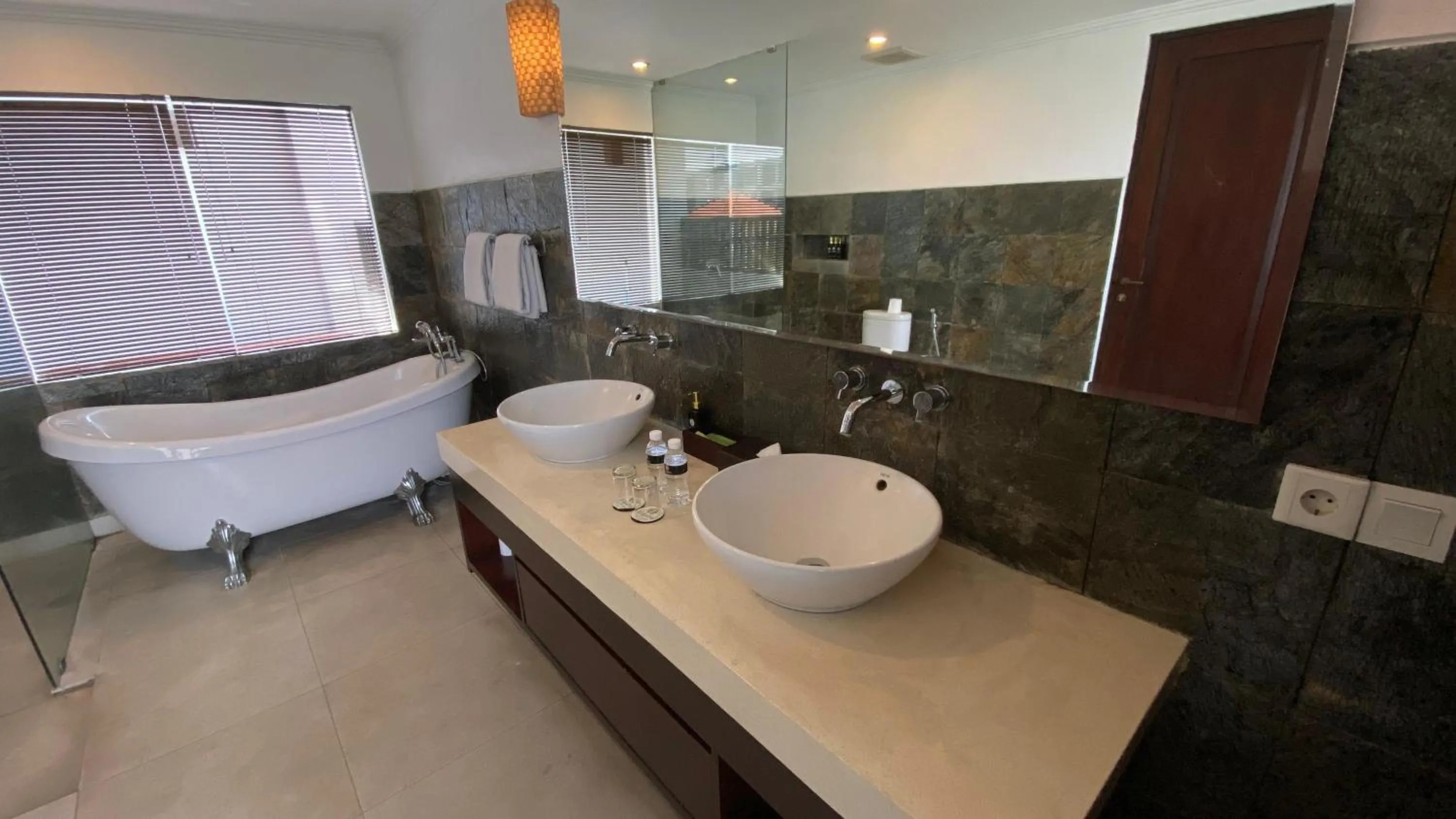 Shower in djabu Canggu Beach Villa