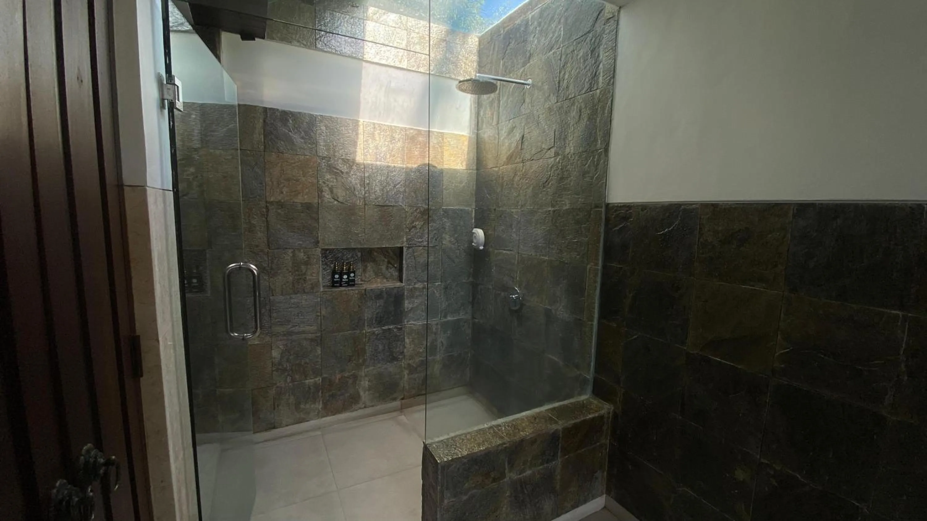 Shower in djabu Canggu Beach Villa