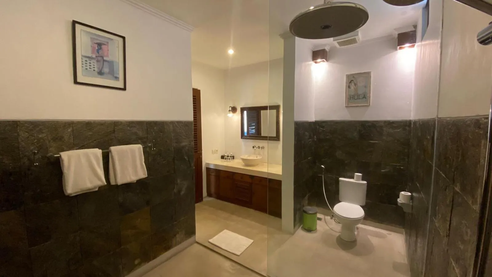 Shower in djabu Canggu Beach Villa
