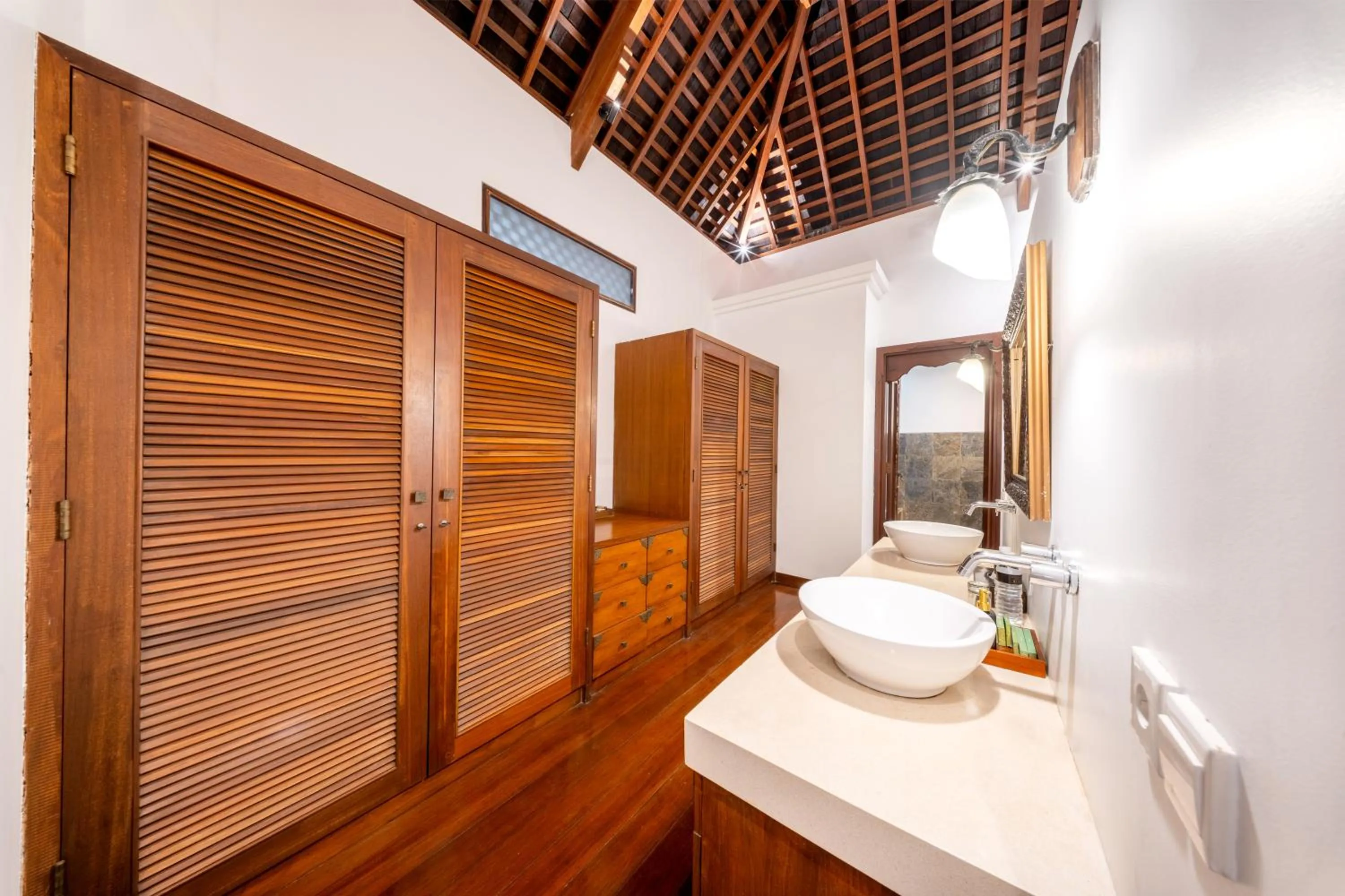 wardrobe in djabu Canggu Beach Villa