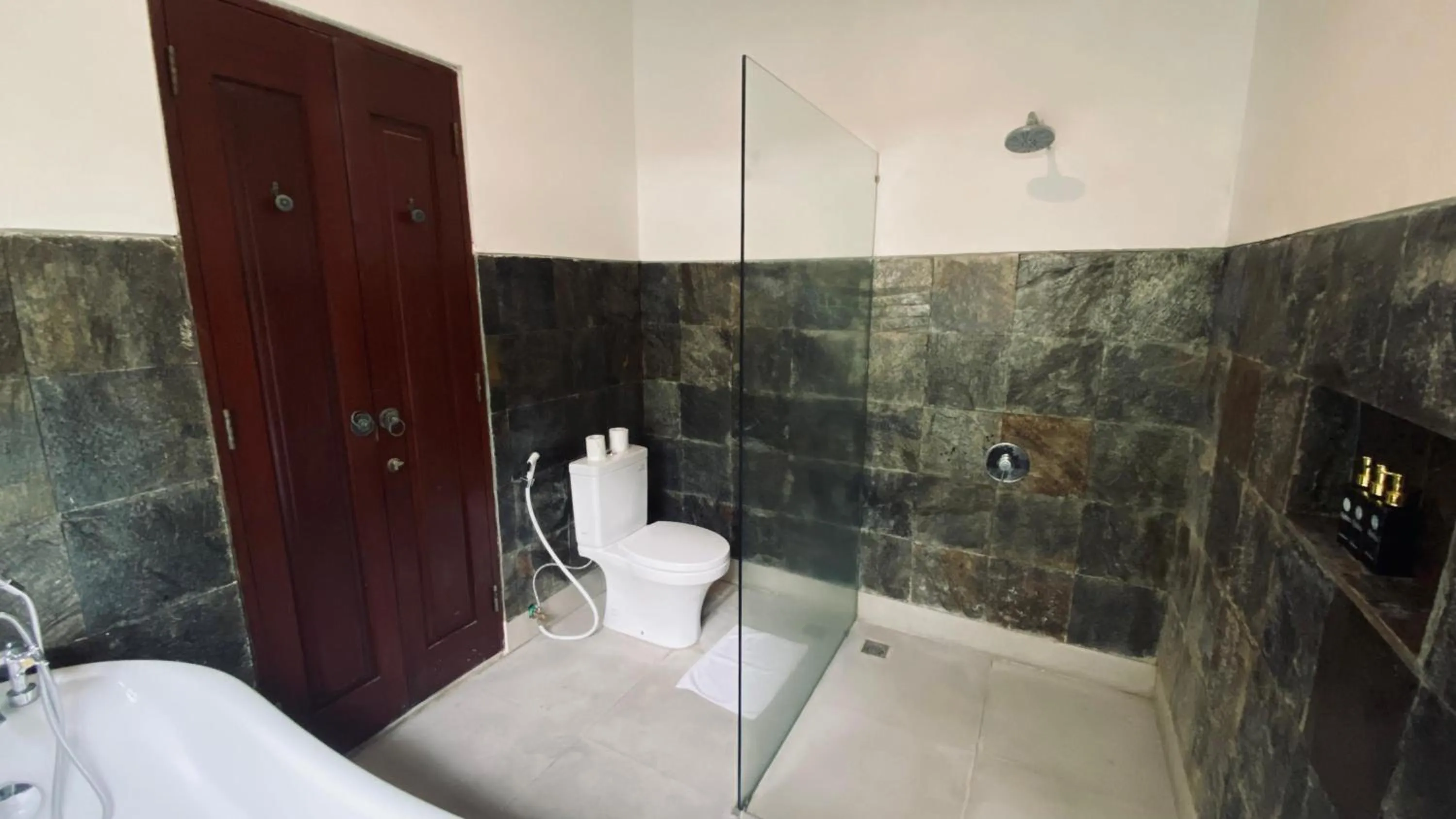 Shower in djabu Canggu Beach Villa