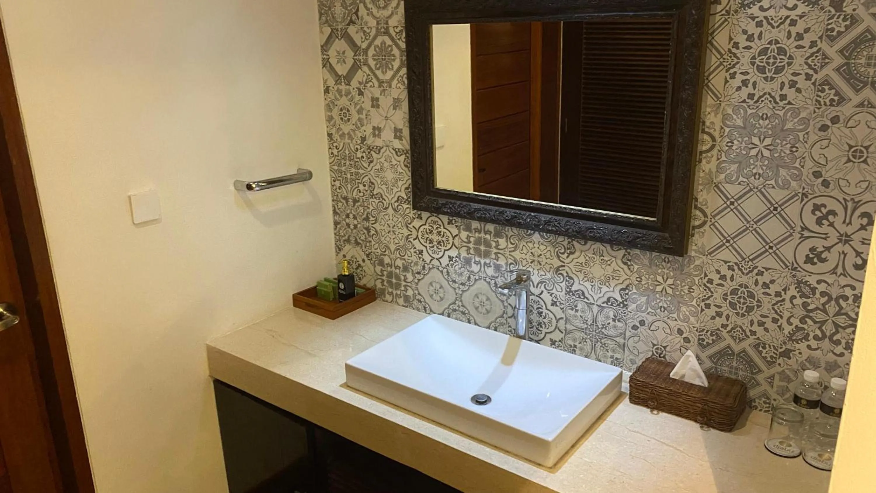 Toilet in djabu Canggu Beach Villa