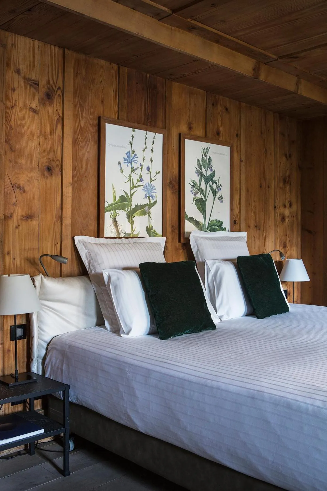 Bed in Le Hameau Albert 1er - Relais & Châteaux