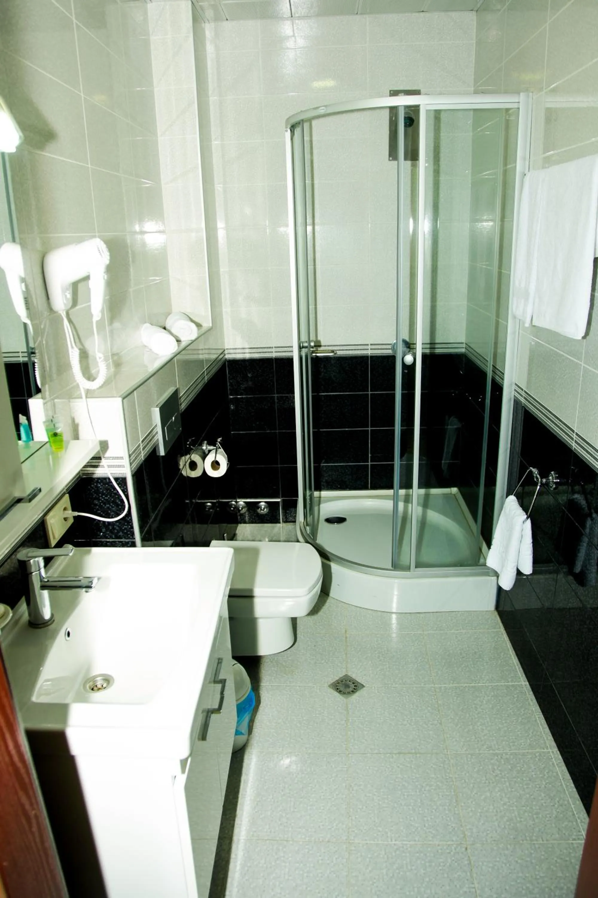 Shower in Hotel Grand