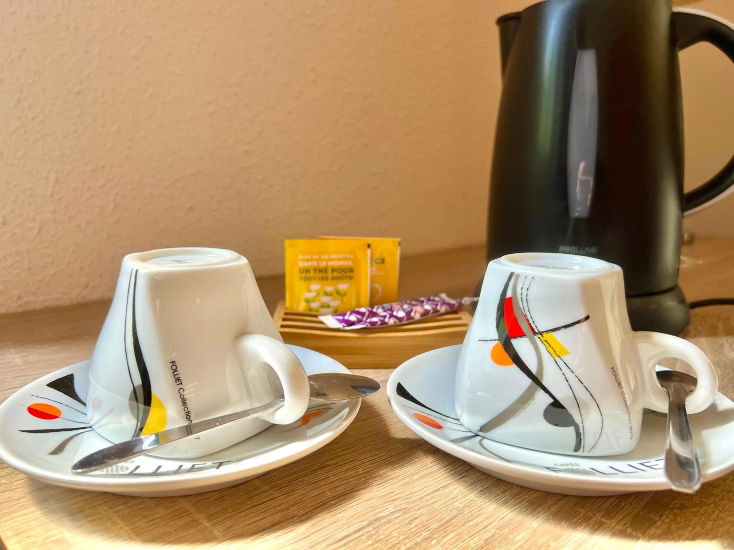 Coffee/tea facilities in Logis Hotel restaurant des Thermes