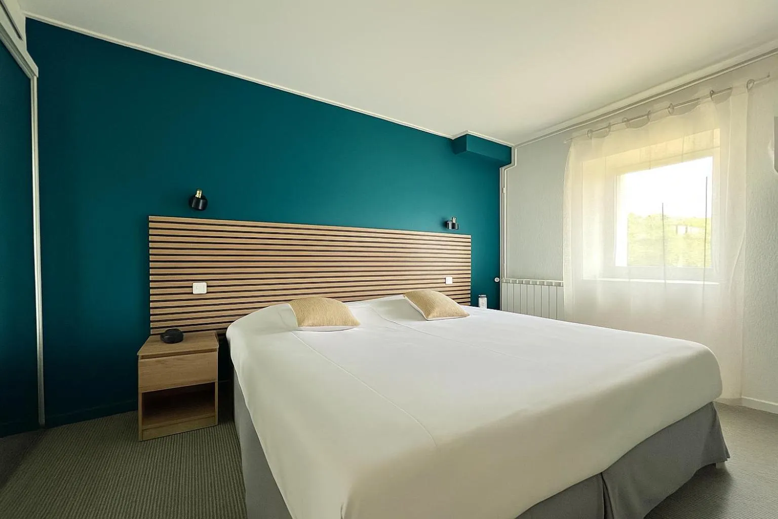 Bed in Logis Hotel restaurant des Thermes