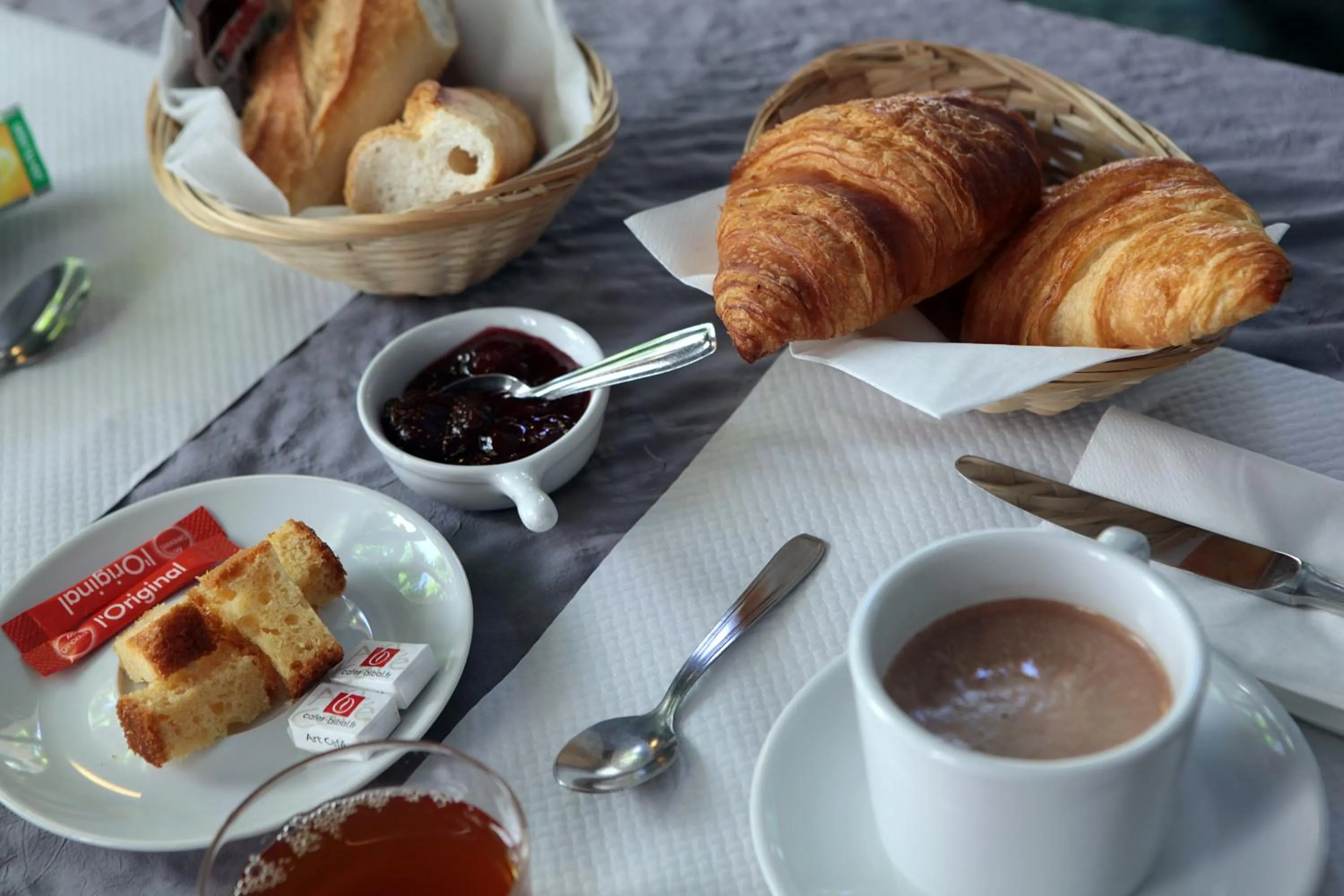 Breakfast in Logis Hotel restaurant des Thermes