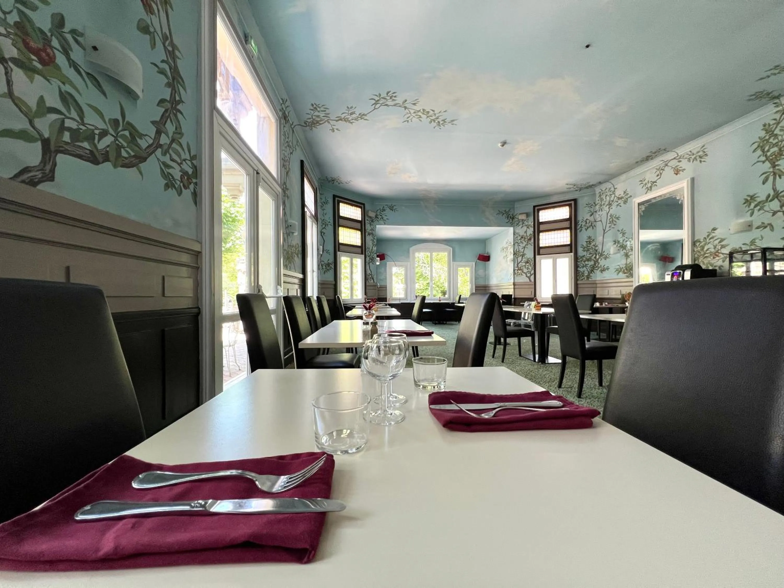 Restaurant/places to eat in Logis Hotel restaurant des Thermes