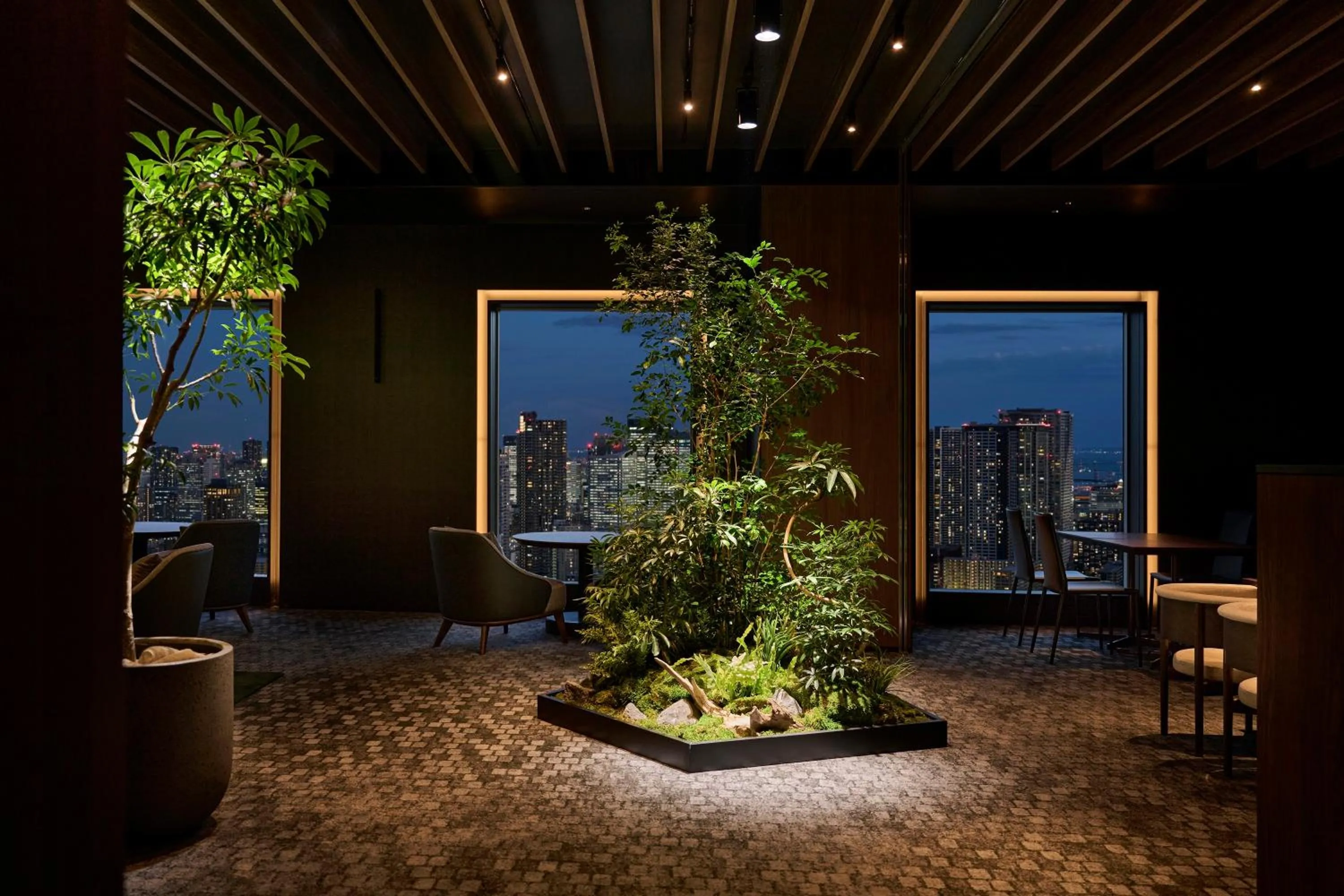 Lounge or bar in The Royal Park Hotel Iconic Tokyo Shiodome