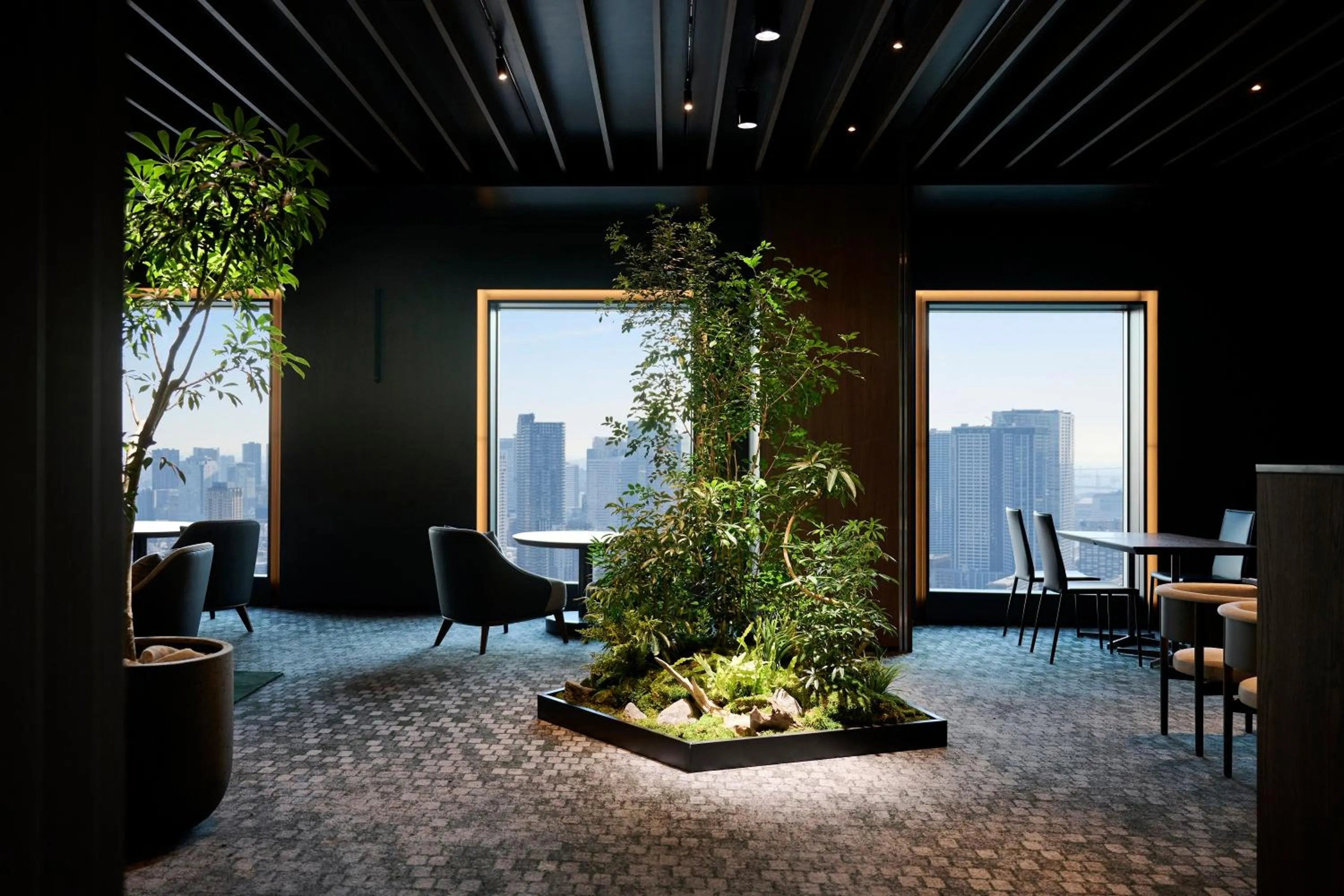 Lounge or bar in The Royal Park Hotel Iconic Tokyo Shiodome