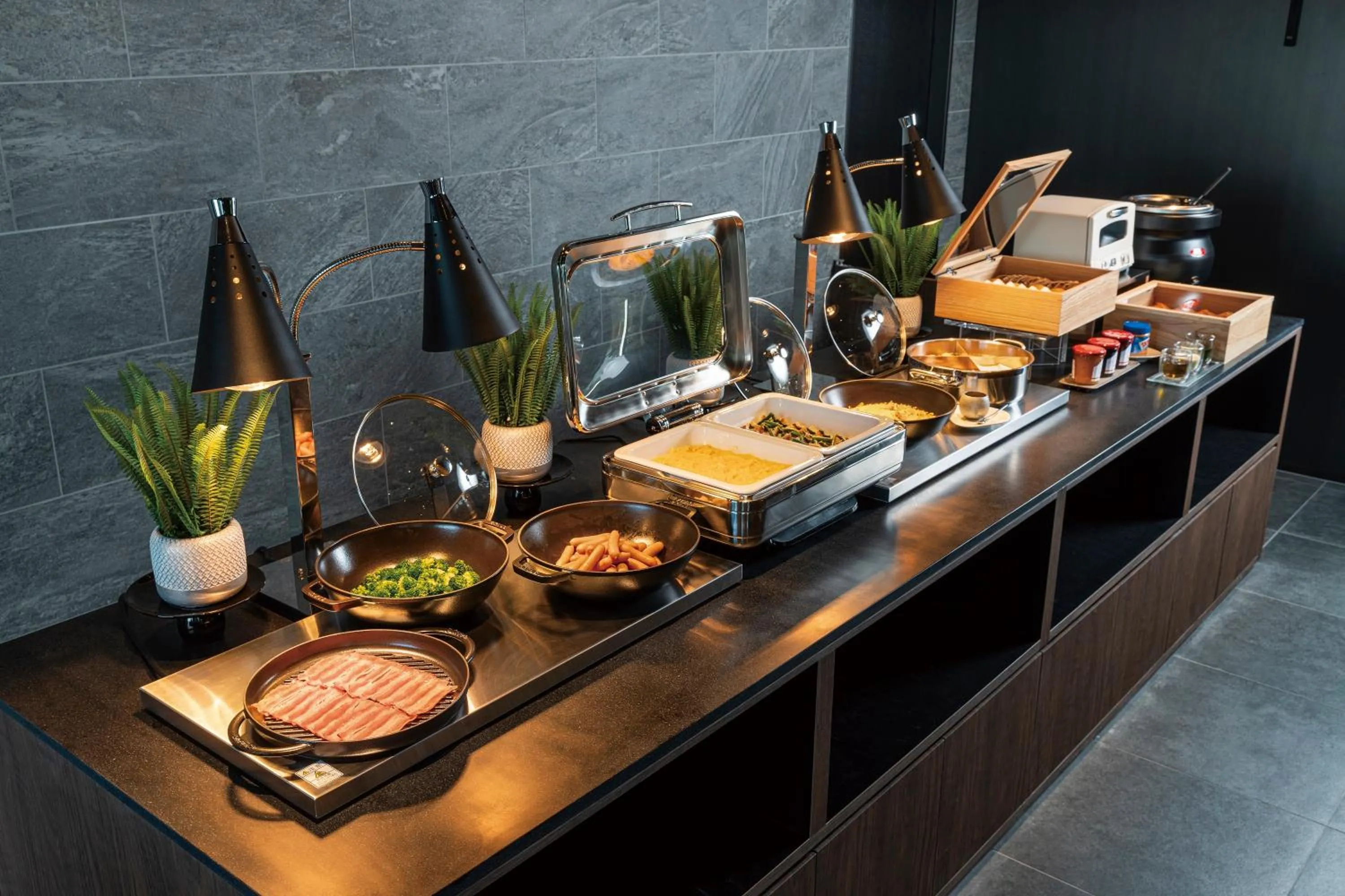 Lounge or bar in The Royal Park Hotel Iconic Tokyo Shiodome