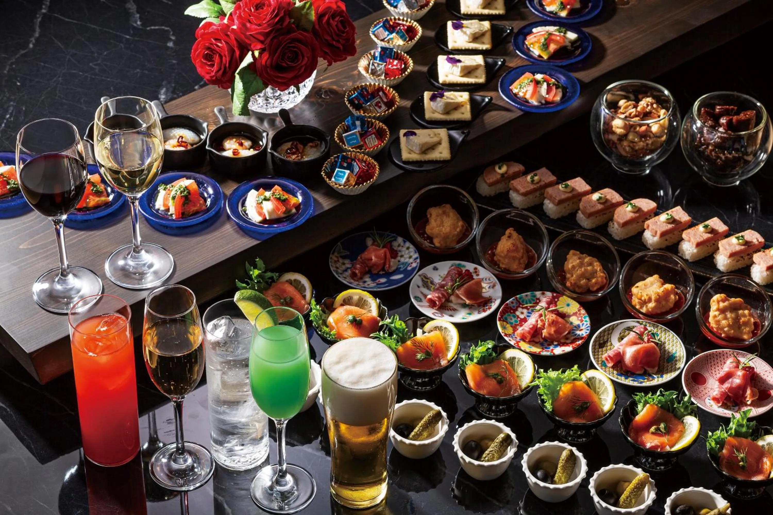 Lounge or bar in The Royal Park Hotel Iconic Tokyo Shiodome