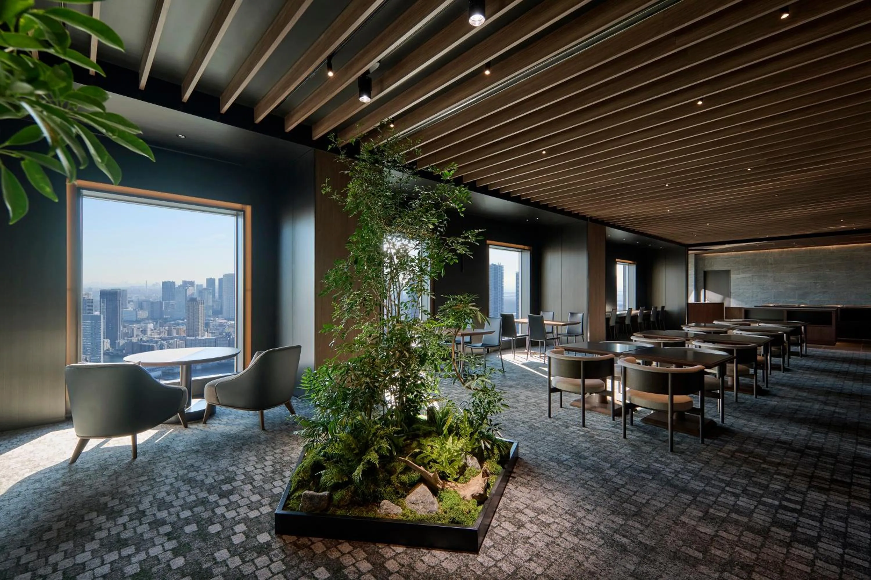 Lounge or bar in The Royal Park Hotel Iconic Tokyo Shiodome