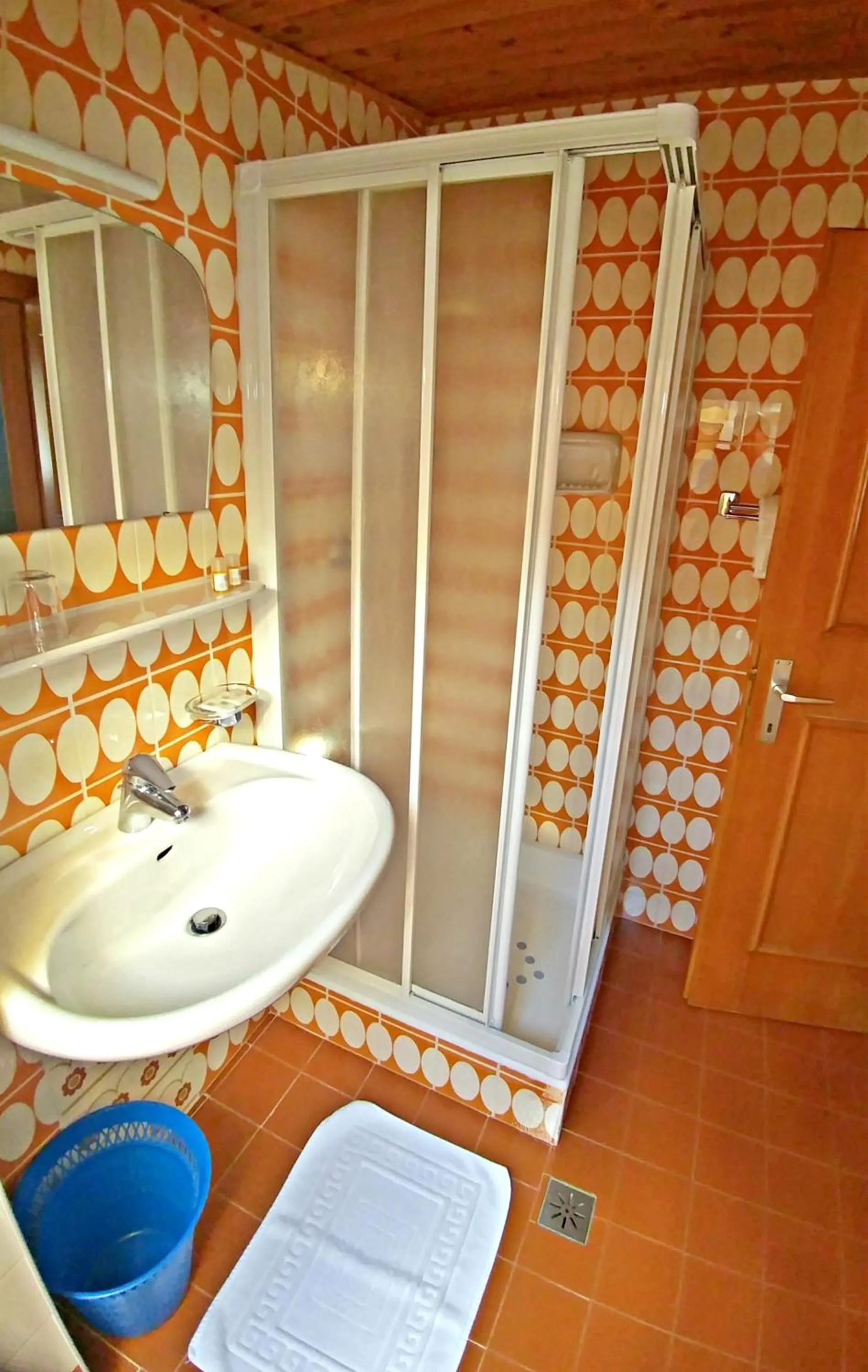 Shower in Garni Gabrieli