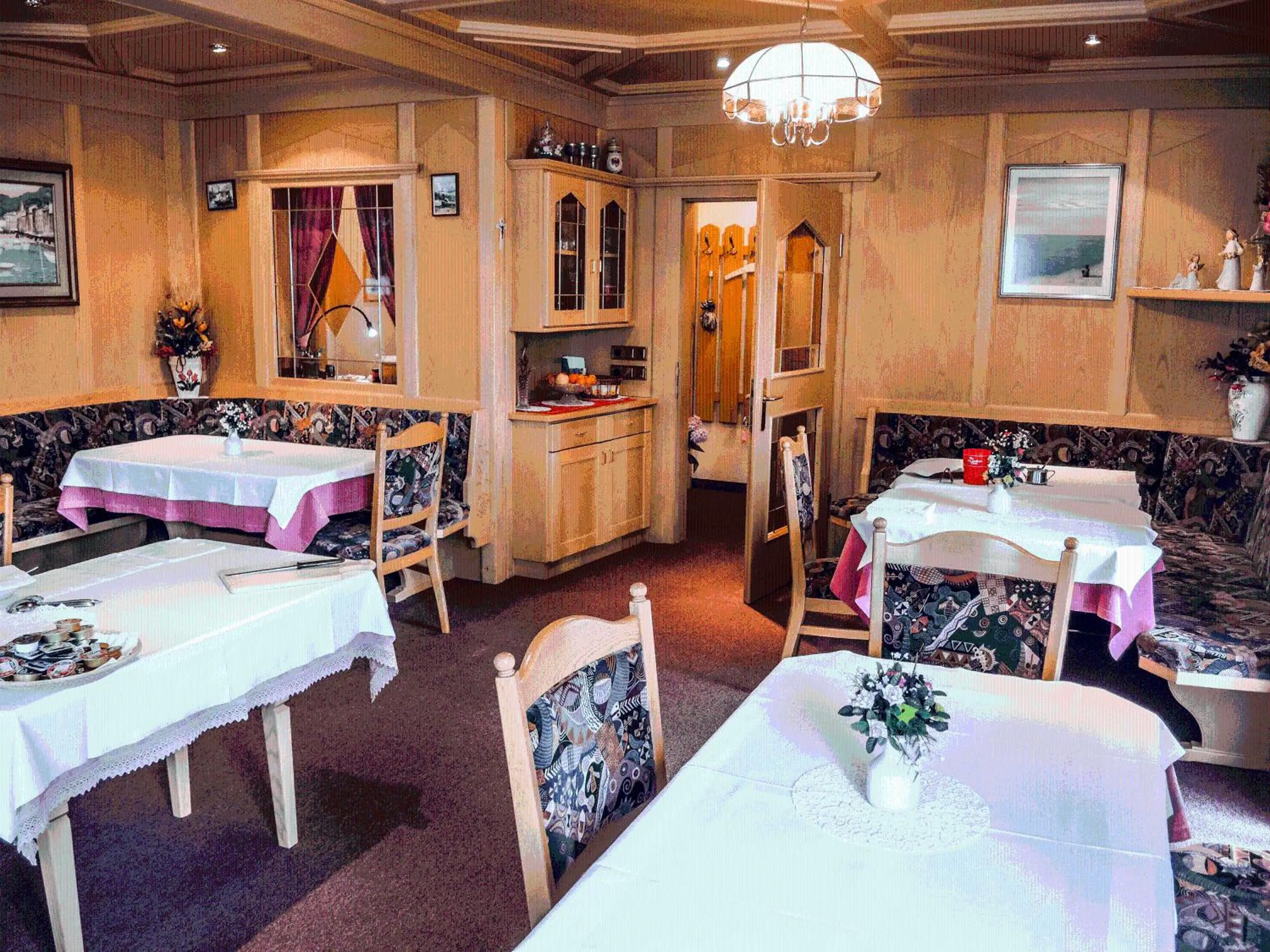 Restaurant/places to eat in Garni Gabrieli