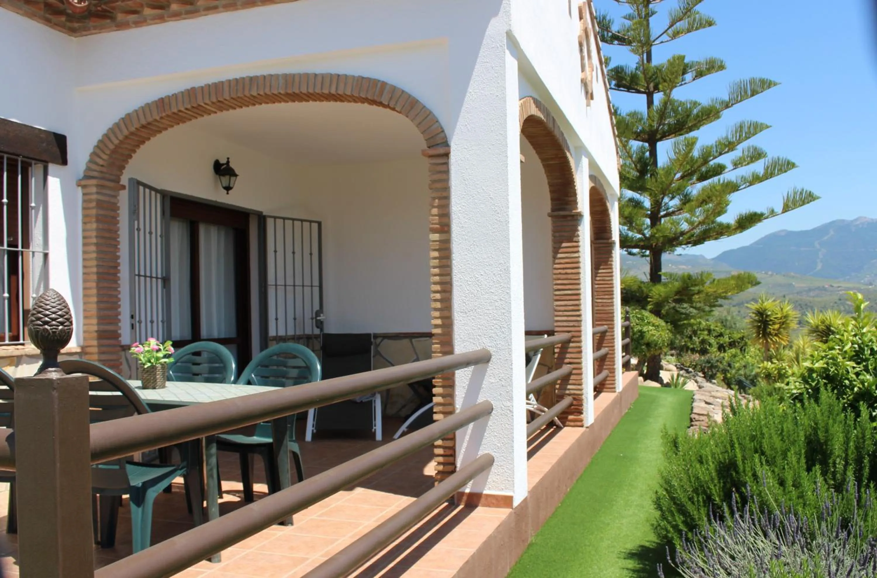 Property building in Alojamientos Huetor