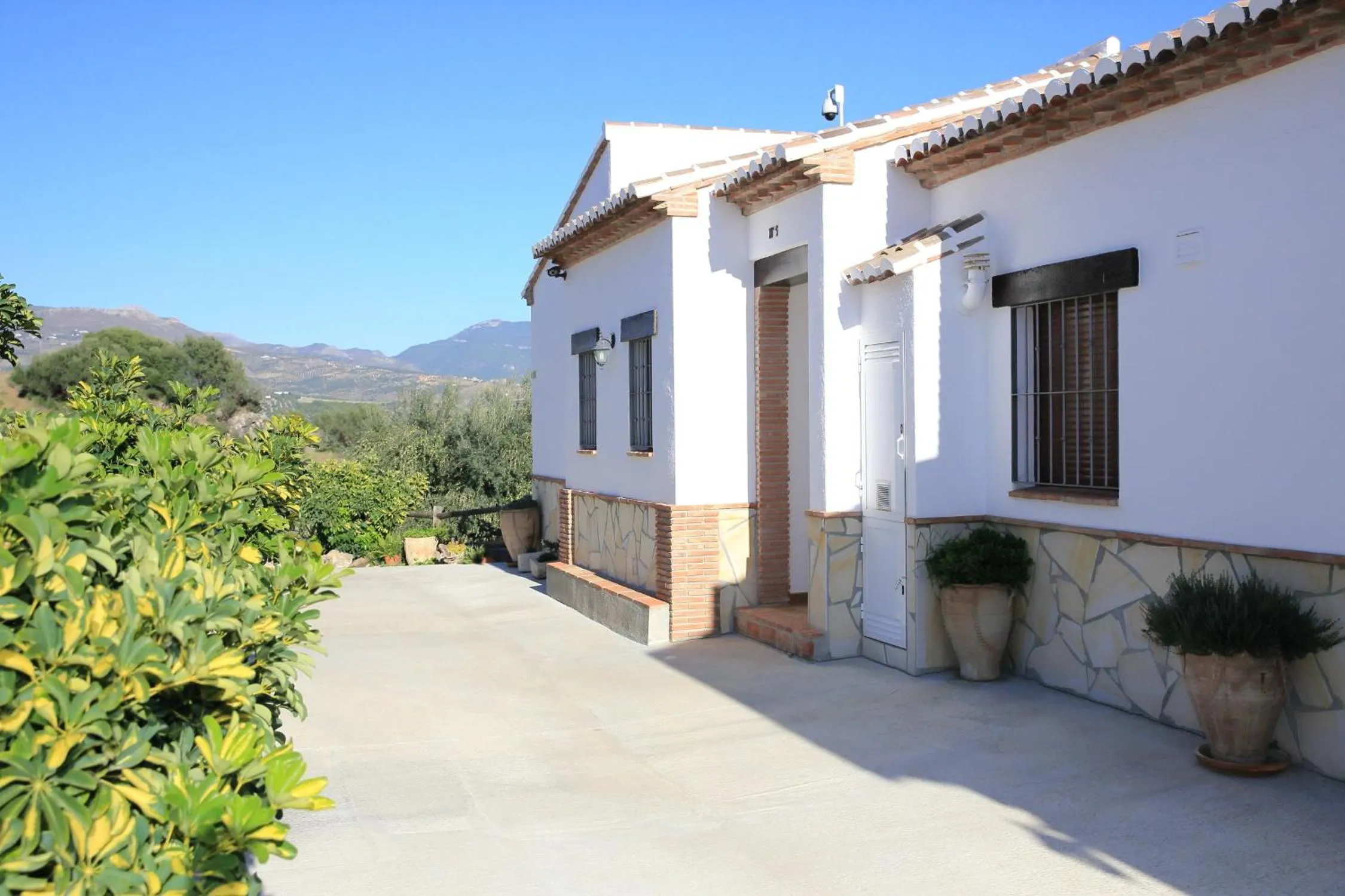 Property building in Alojamientos Huetor