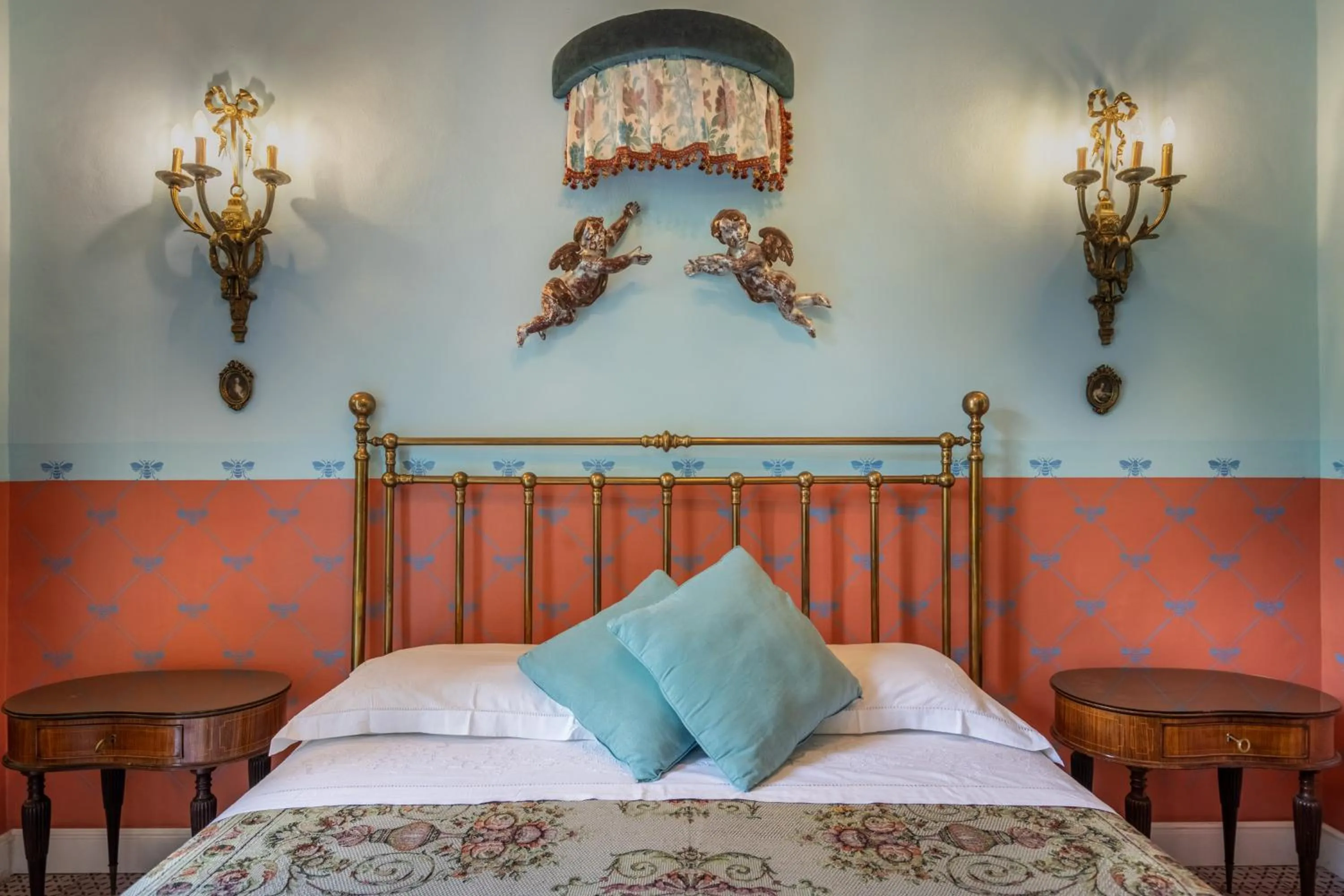 Bed in Villa Nicolaci - Liberty Suites
