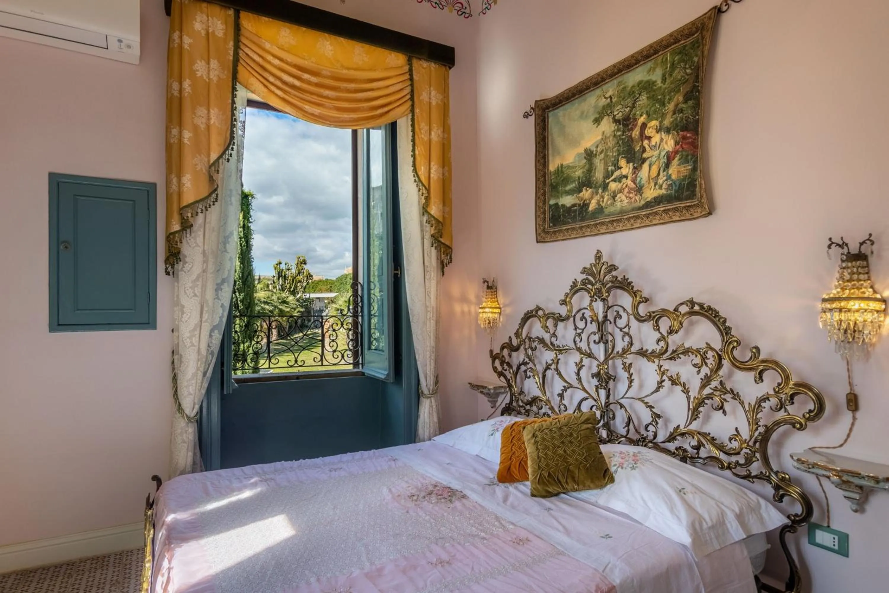 View (from property/room), Bed in Villa Nicolaci - Liberty Suites
