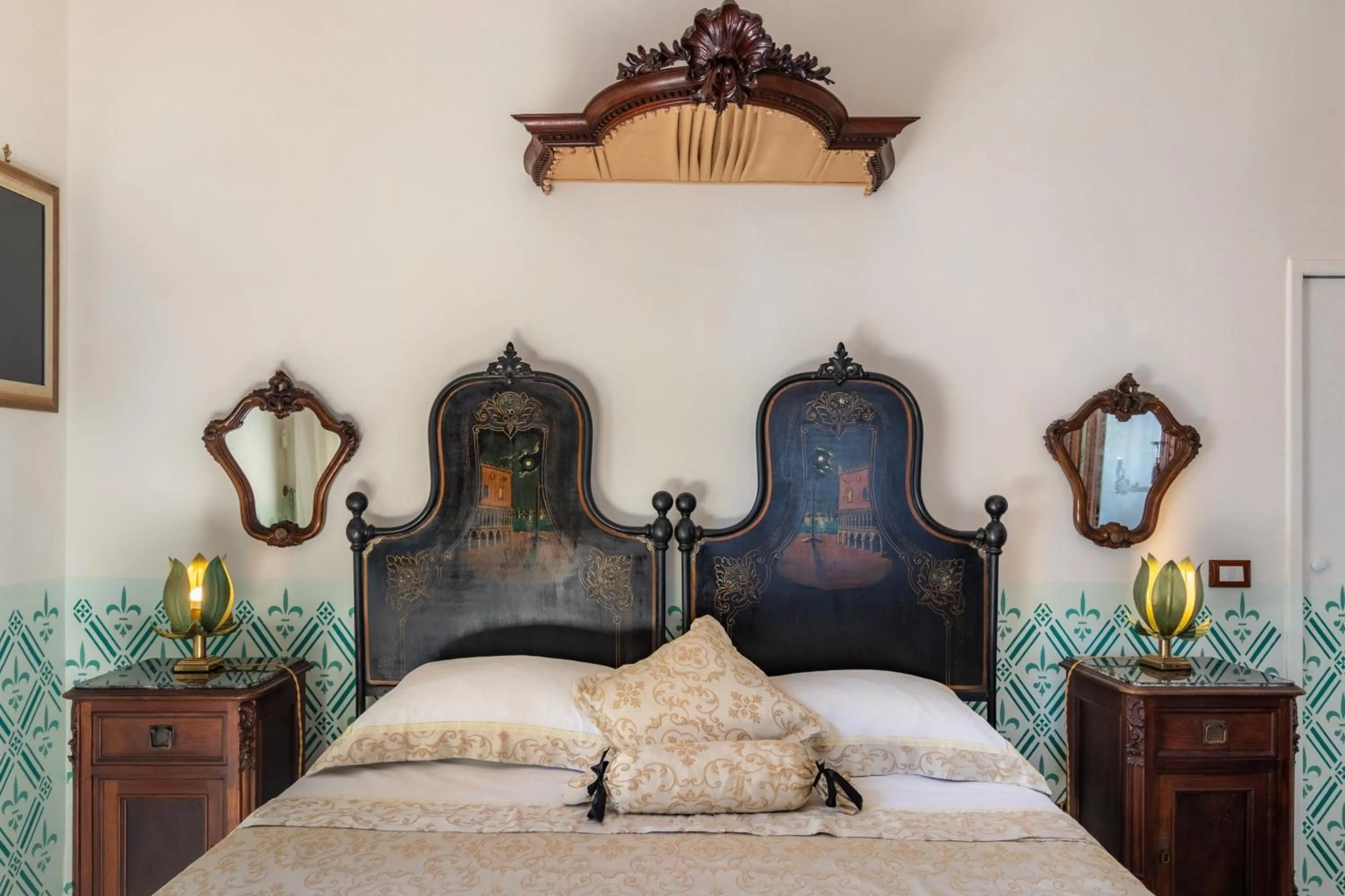 Bed in Villa Nicolaci - Liberty Suites