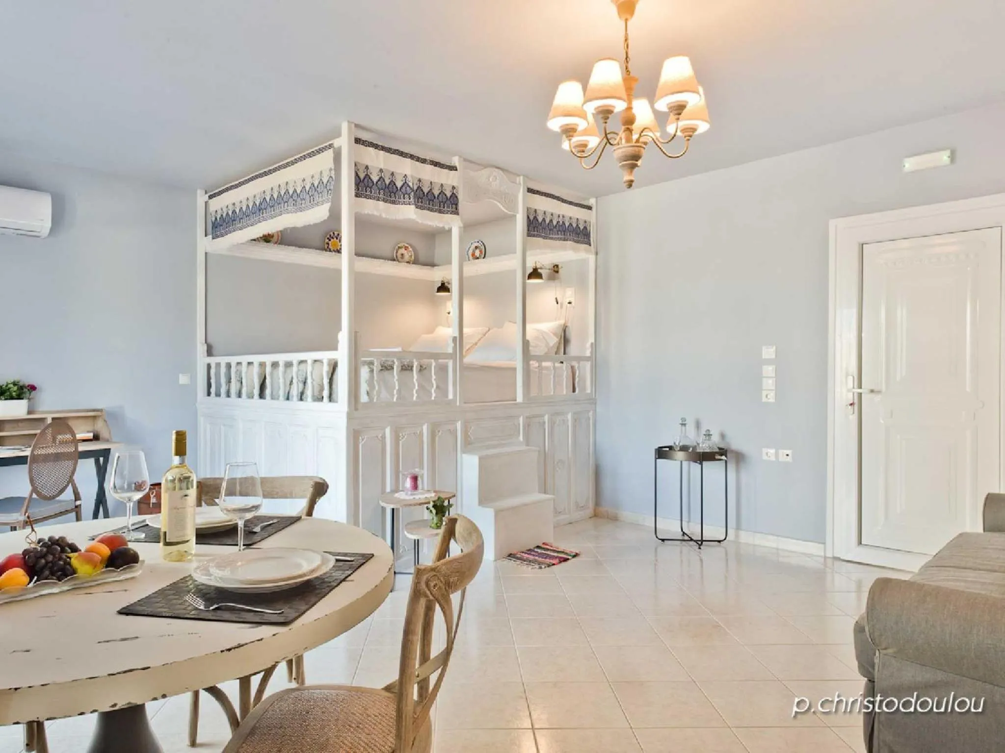 Photo of the whole room in Elaia Villas