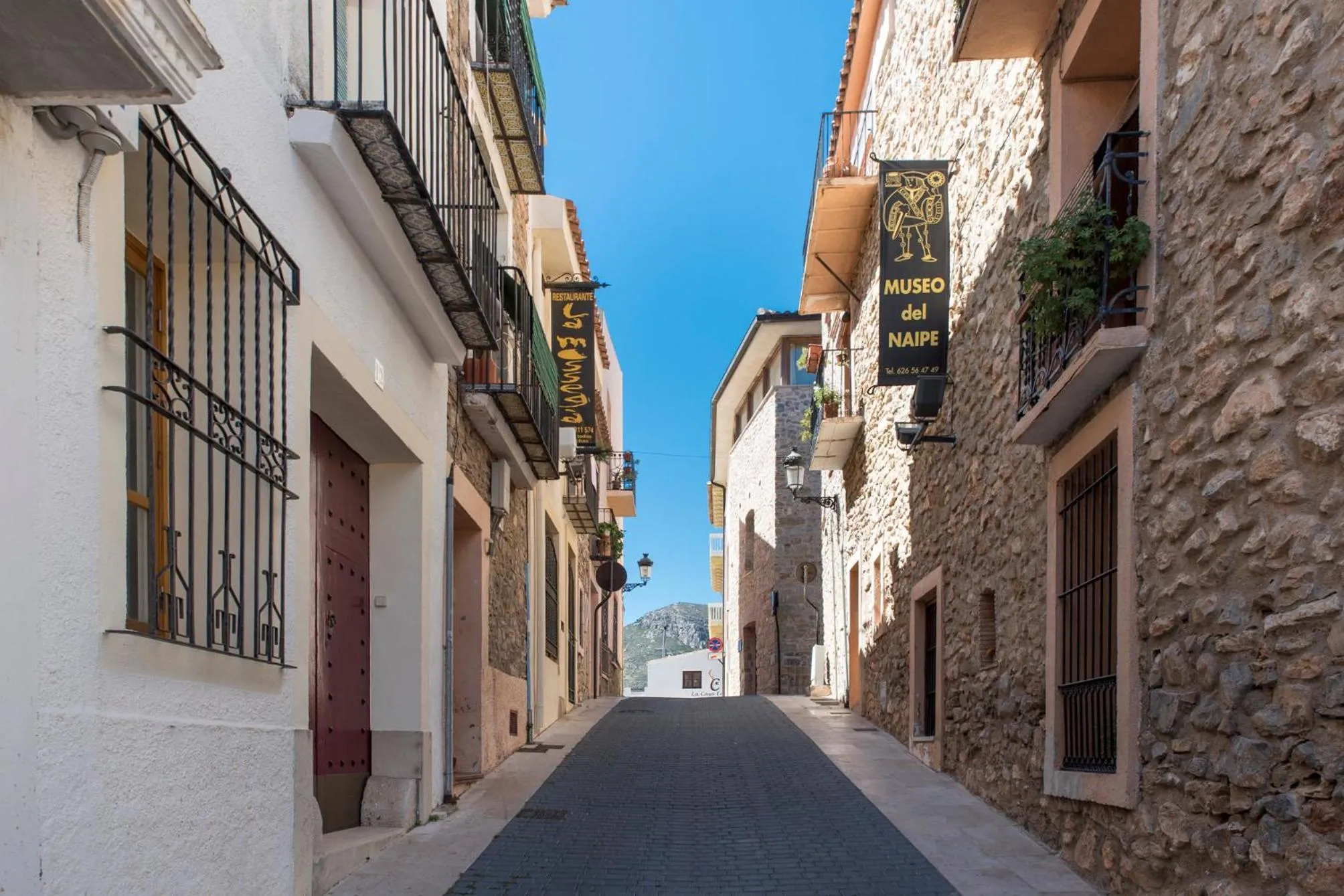 Neighbourhood in Casa Arizo, Adults Recommended