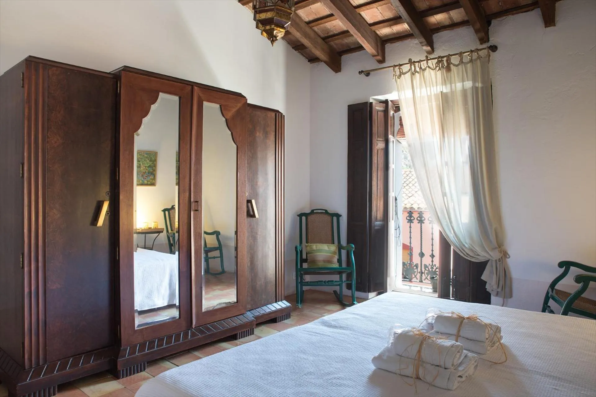 wardrobe, Bed in Casa Arizo, Hotel Boutique