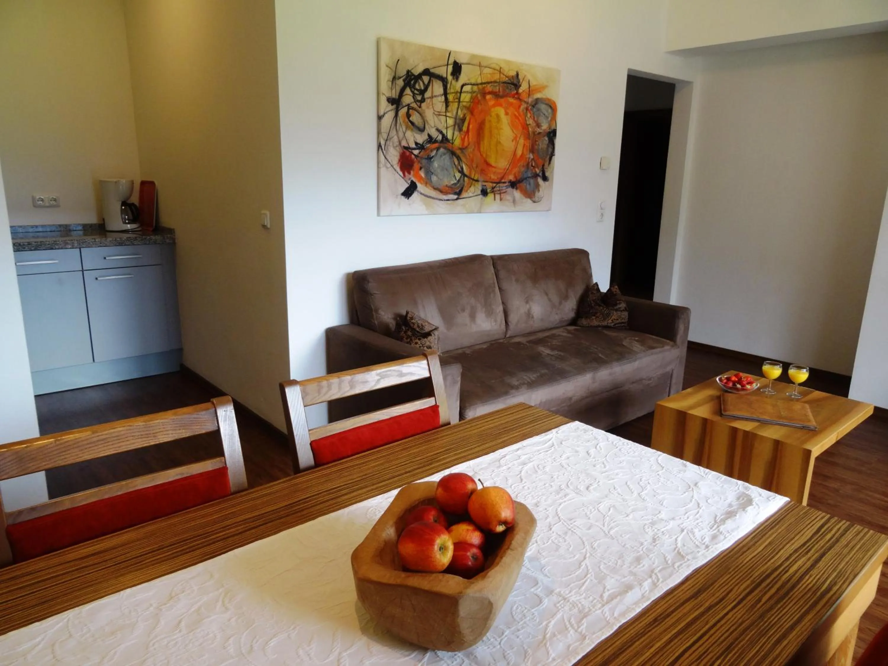 Photo of the whole room in Apart Ideal