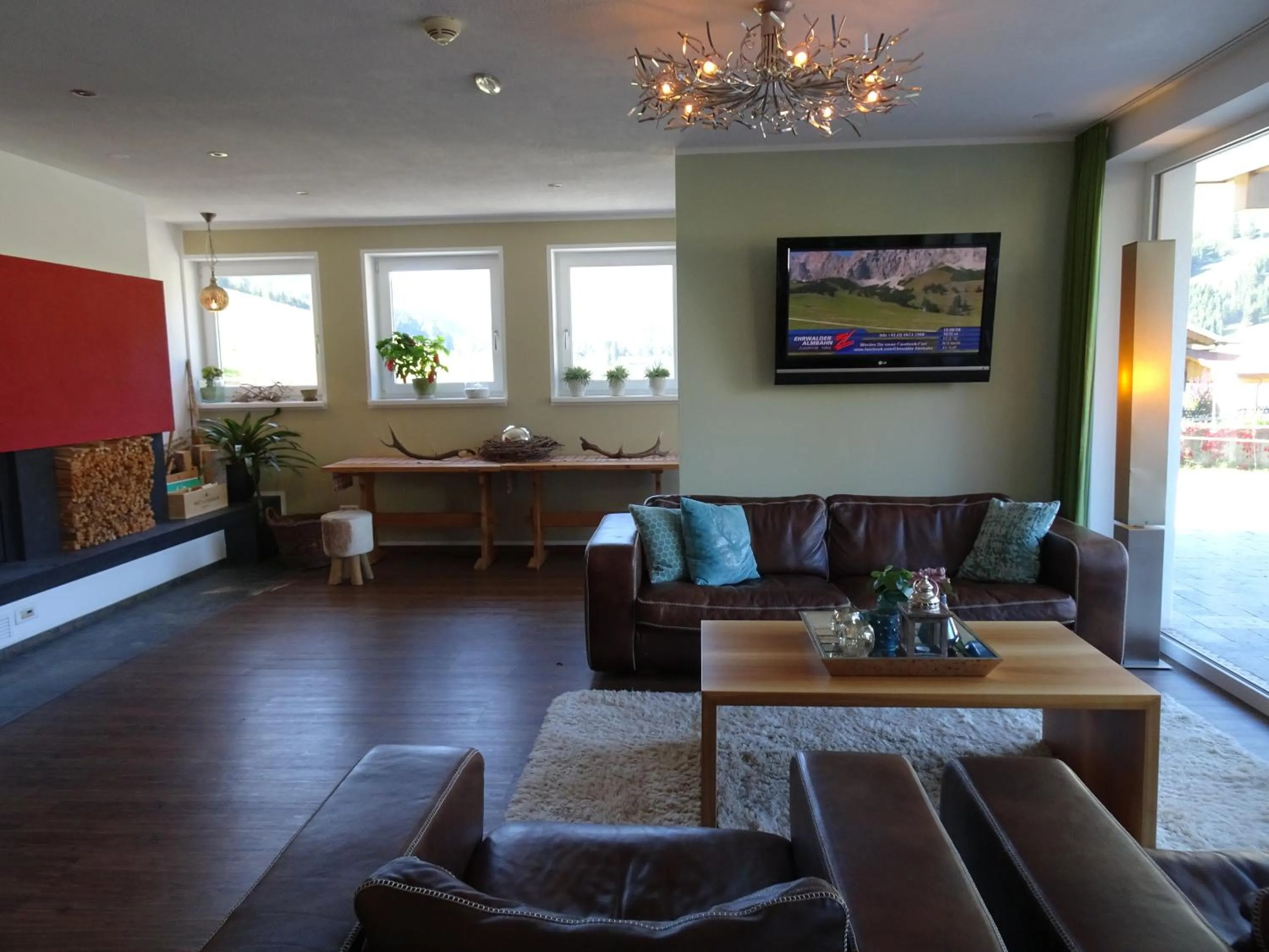 Communal lounge/ TV room in Apart Ideal