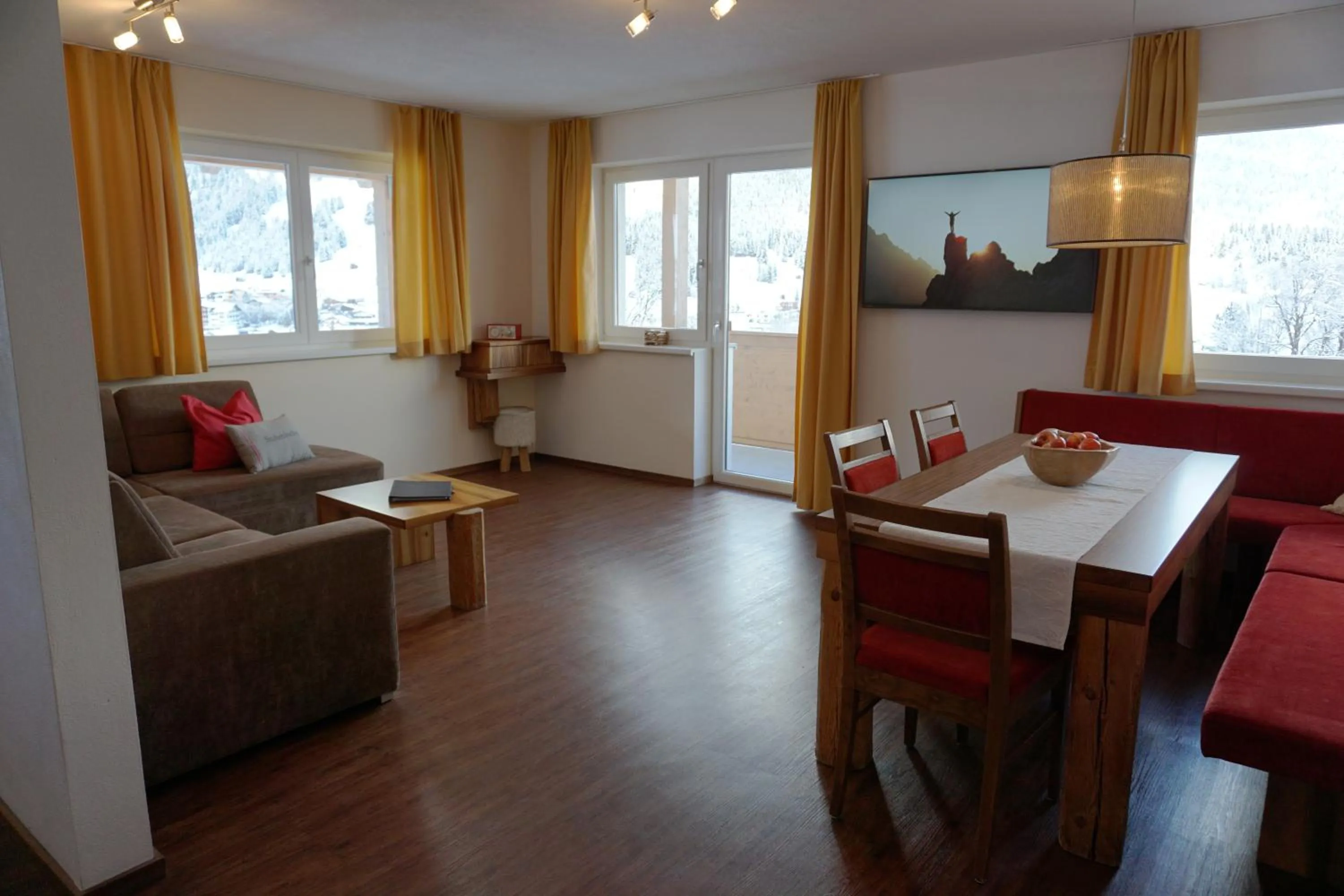 Photo of the whole room in Apart Ideal