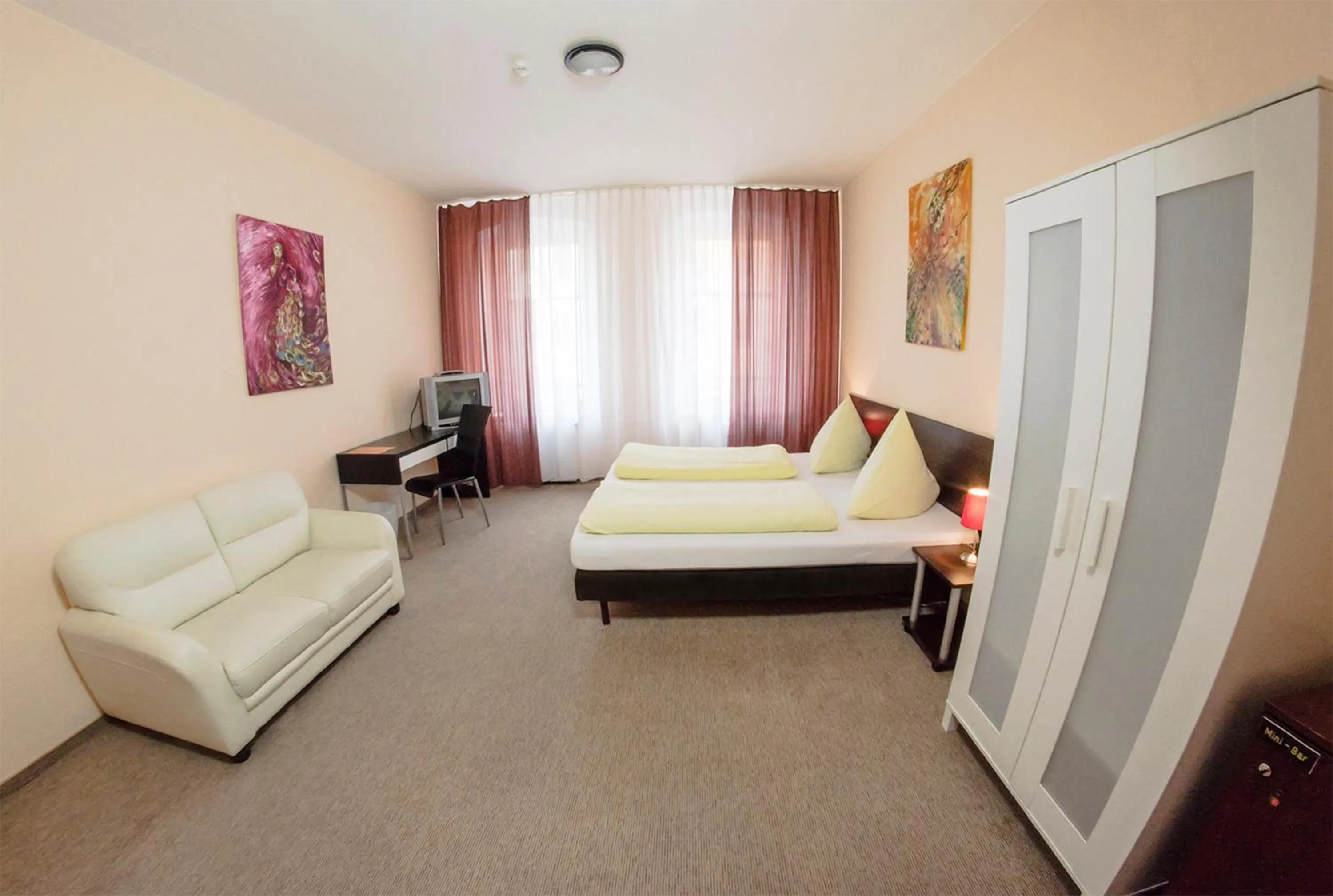 Photo of the whole room in Hotel-Pension Victoria