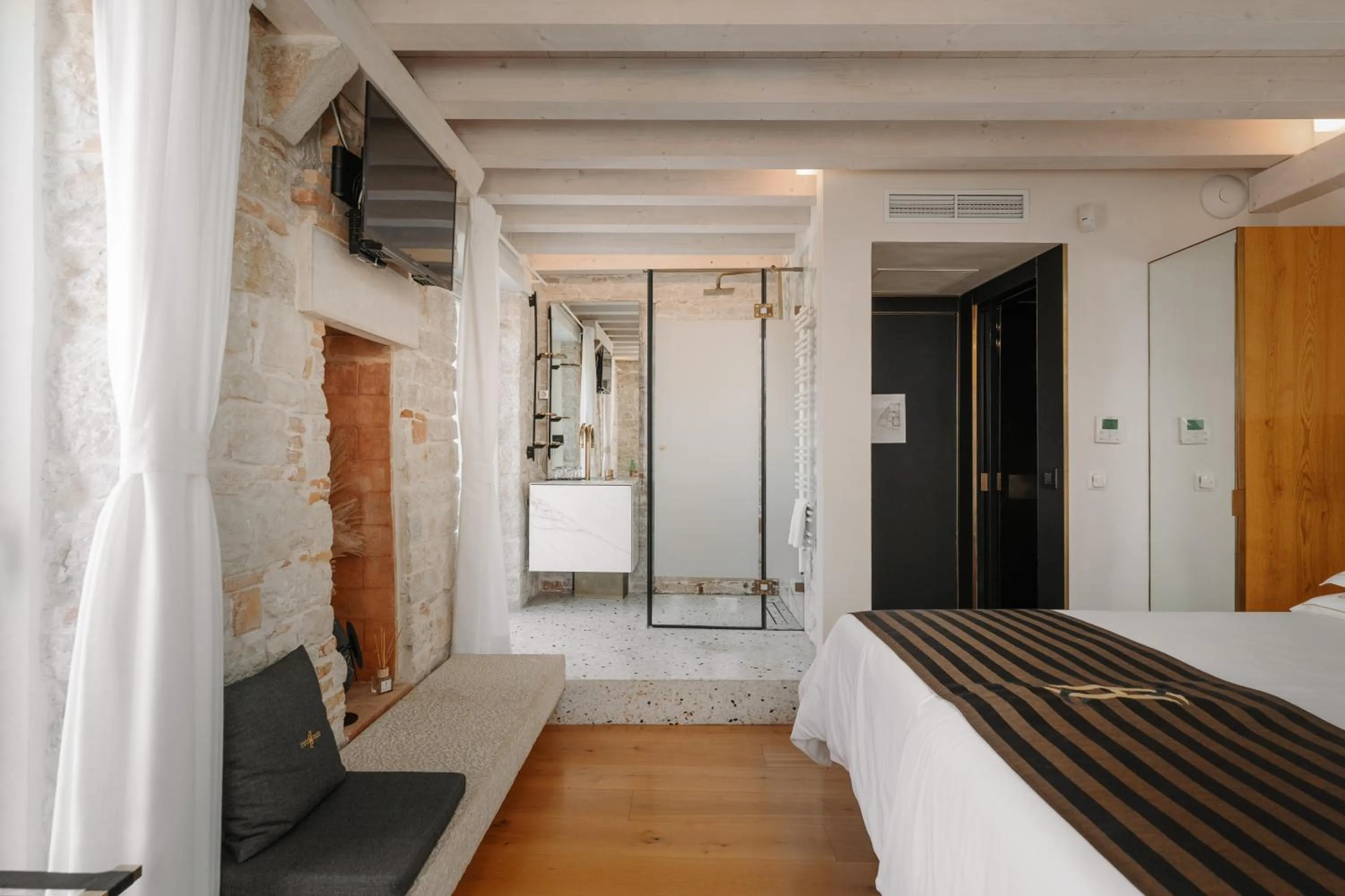 Shower, Bed in Spirito Santo Palazzo Storico - Adults Only