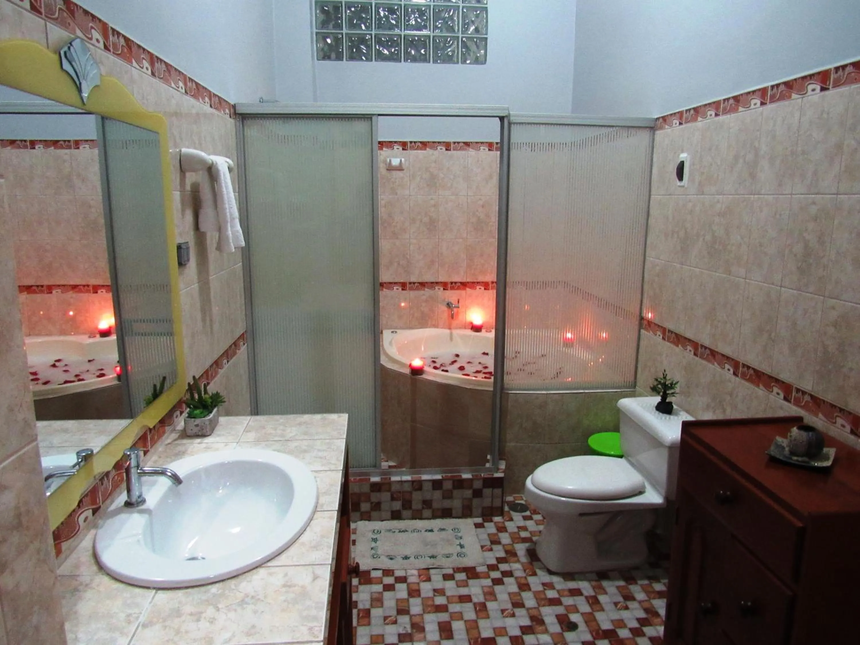 Shower in Alojamiento El Cardenal