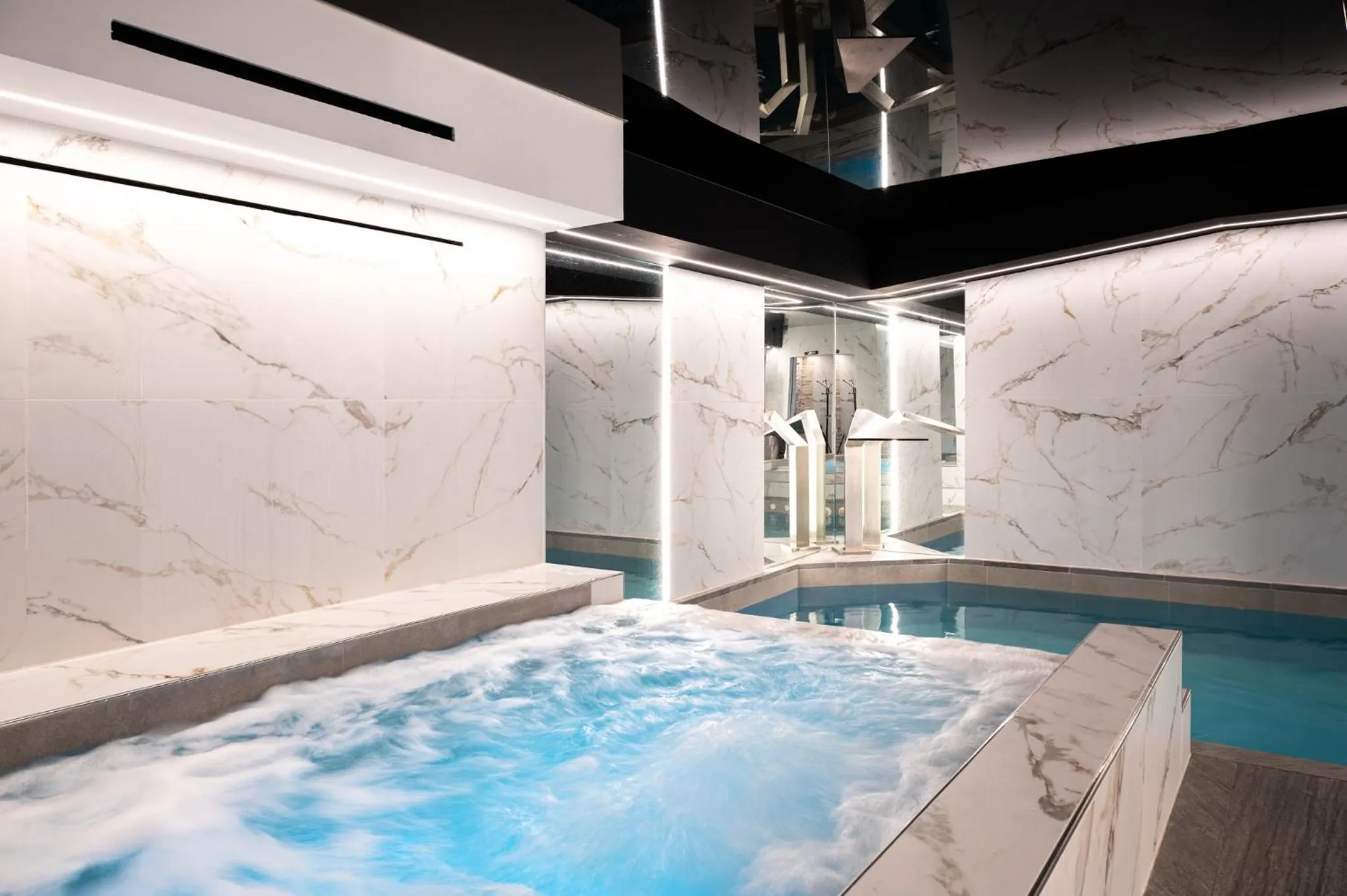 Hot Tub in Boutique Hotel Albana Real - Restaurants & Spa