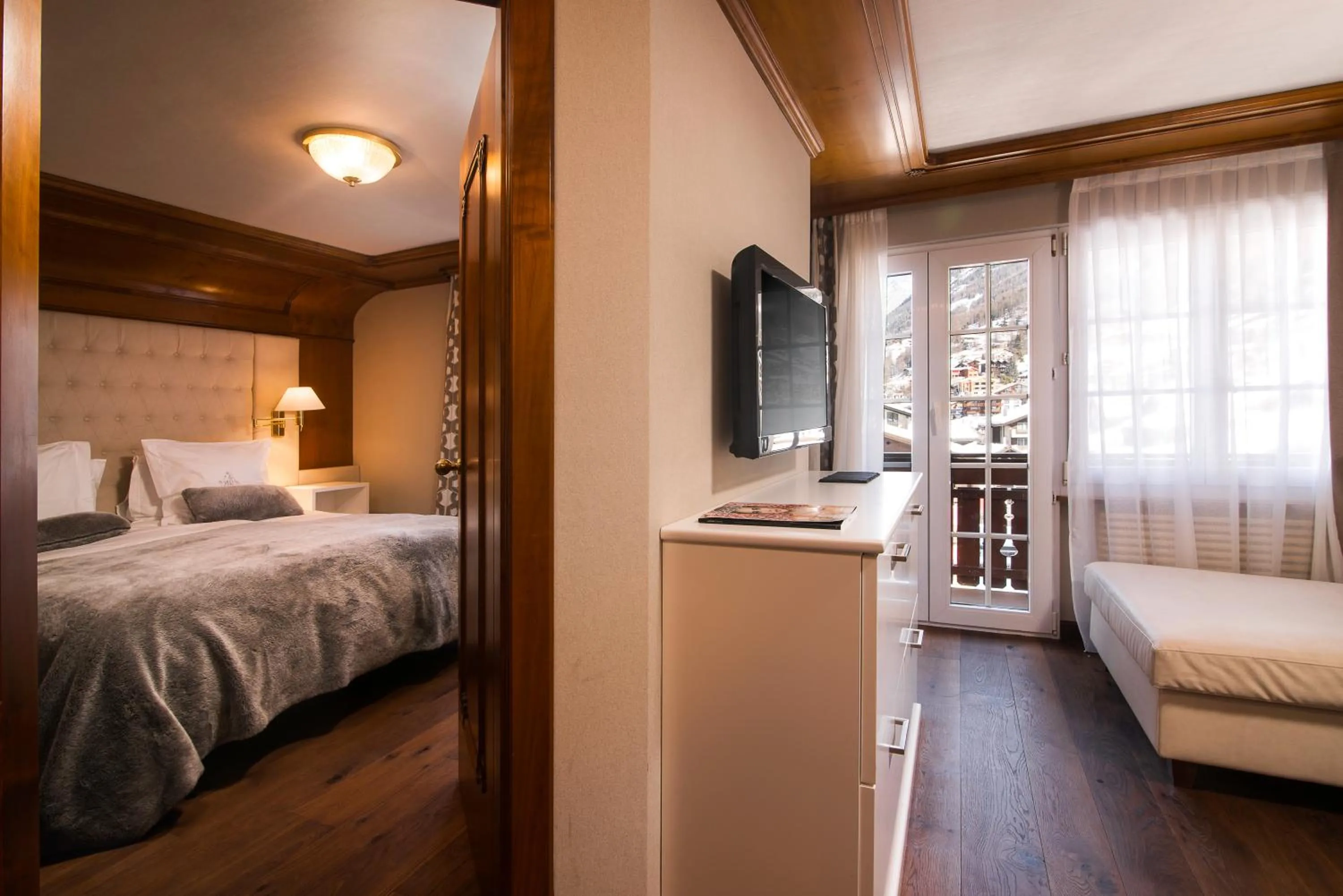 Living room, Bed in Boutique Hotel Albana Real - Restaurants & Spa