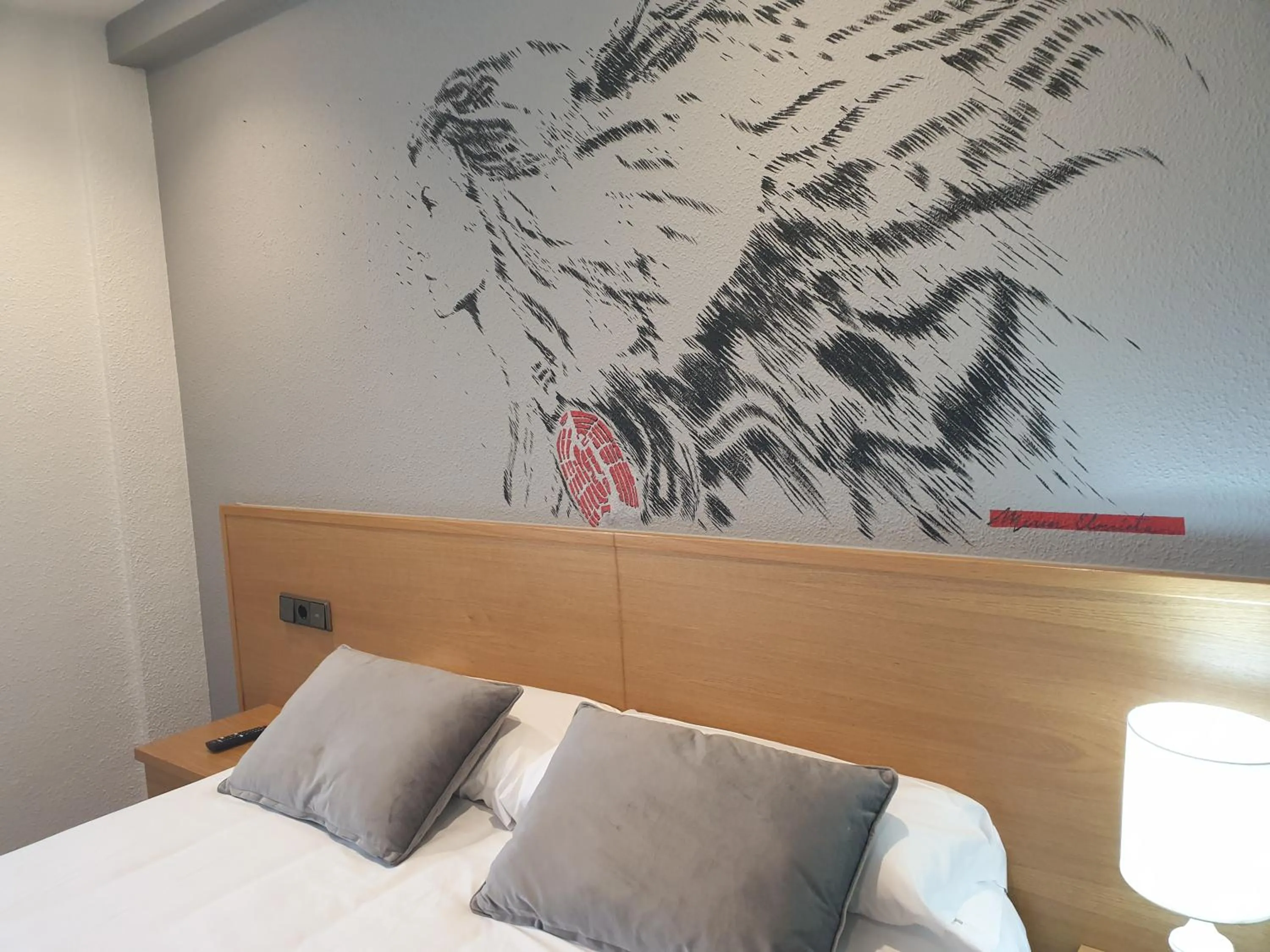 Bedroom, Bed in Hotel Arts - Gasteiz Centro