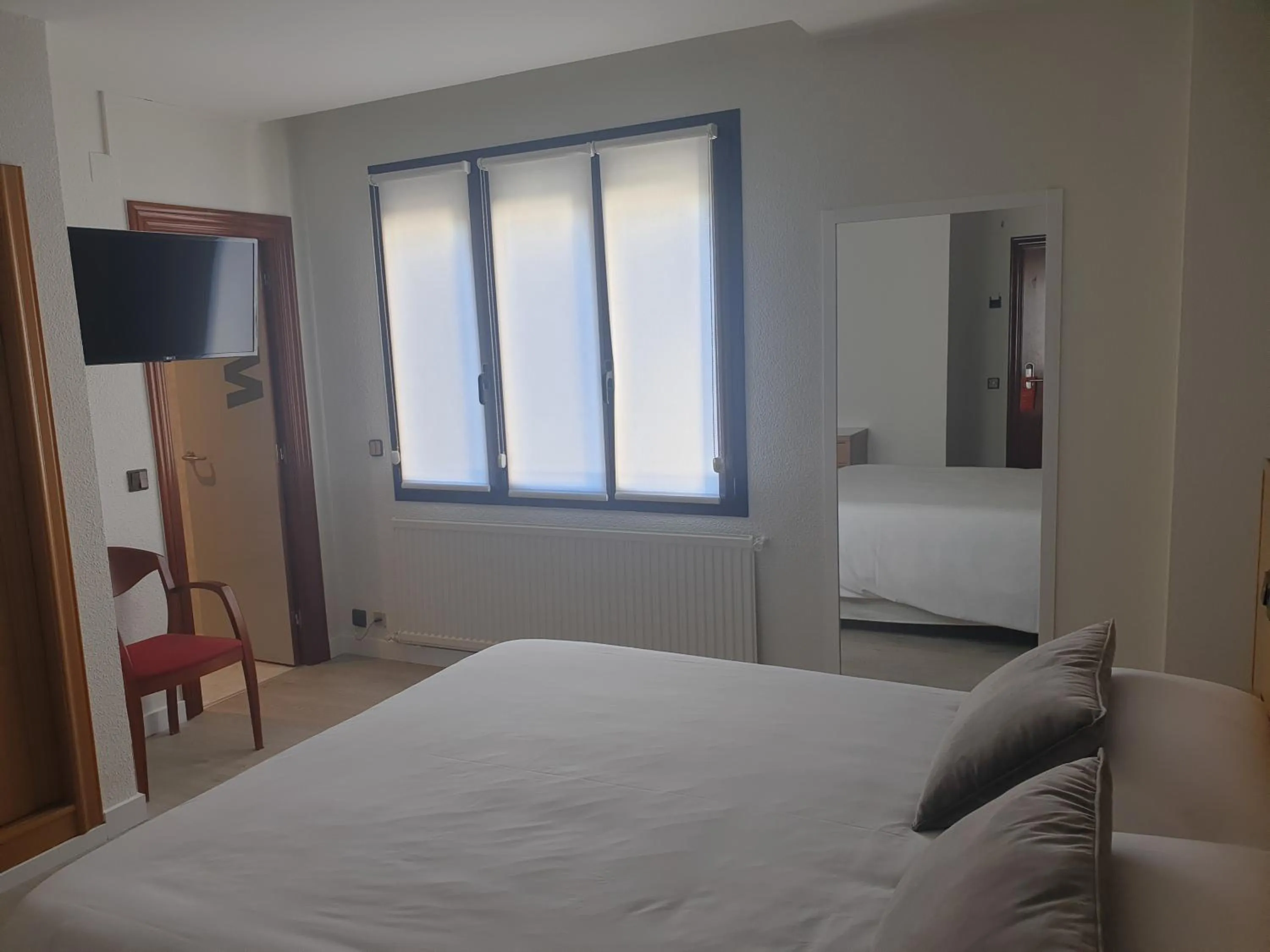 Photo of the whole room, Bed in Hotel Arts - Gasteiz Centro
