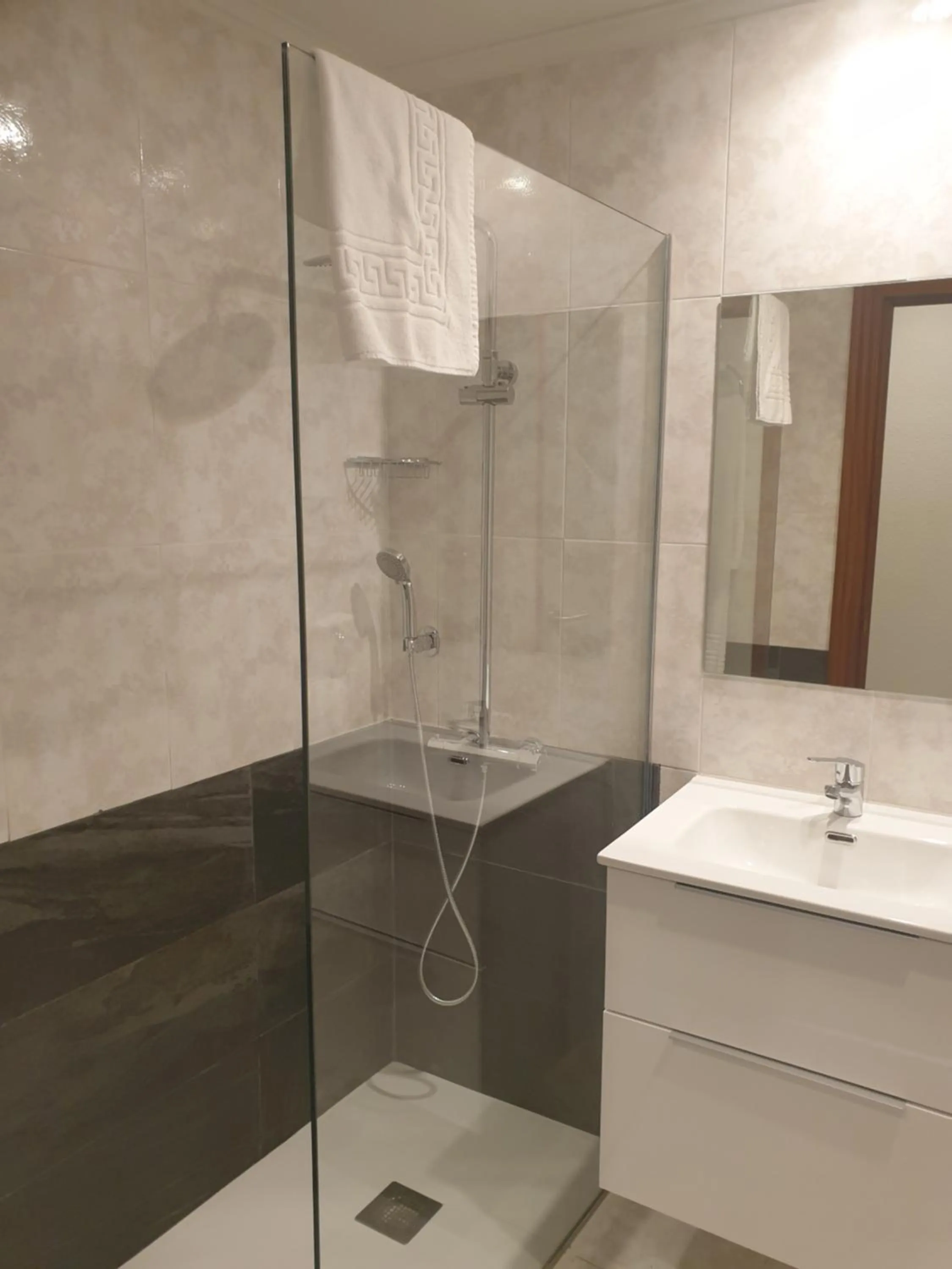 Bathroom in Hotel Arts - Gasteiz Centro