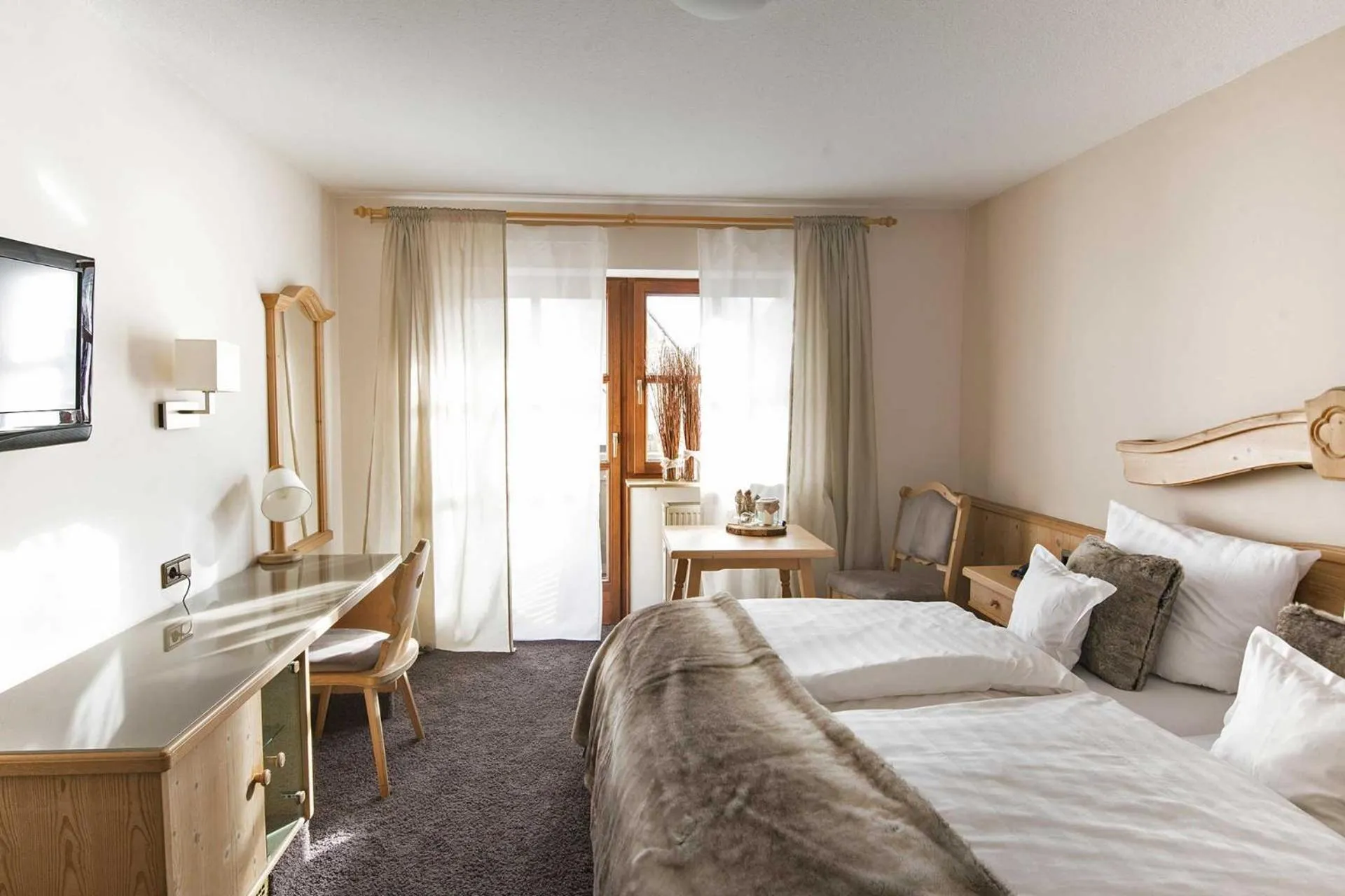 Photo of the whole room, Bed in Landgasthof Weisses Lamm