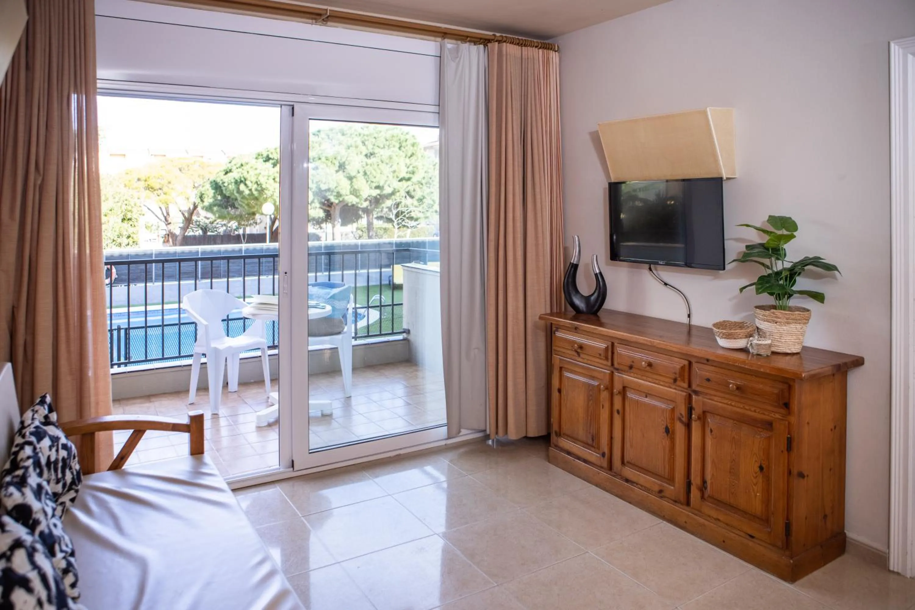 TV and multimedia in RVApartaments Tropic