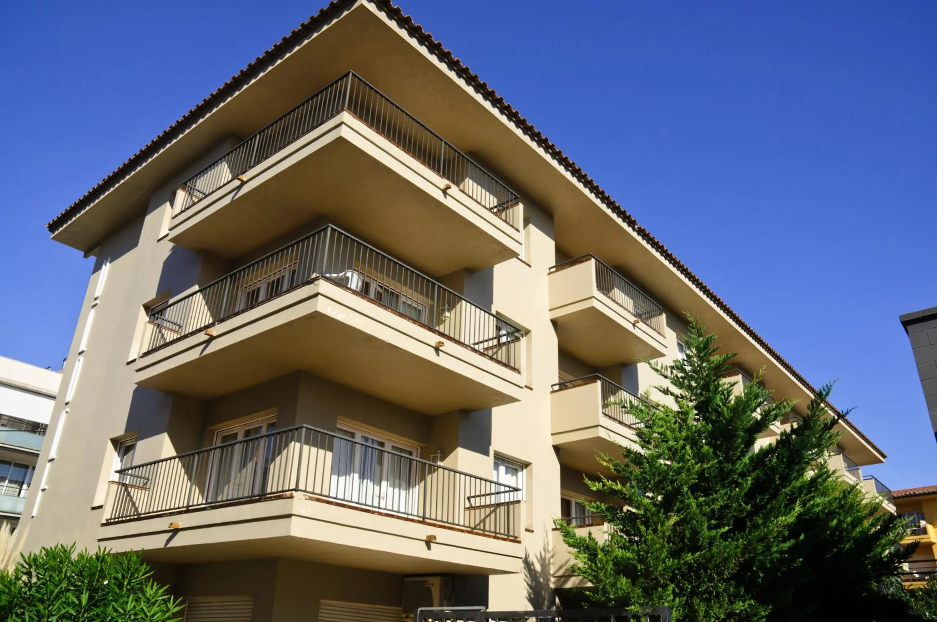 Property building in RVApartaments Tropic