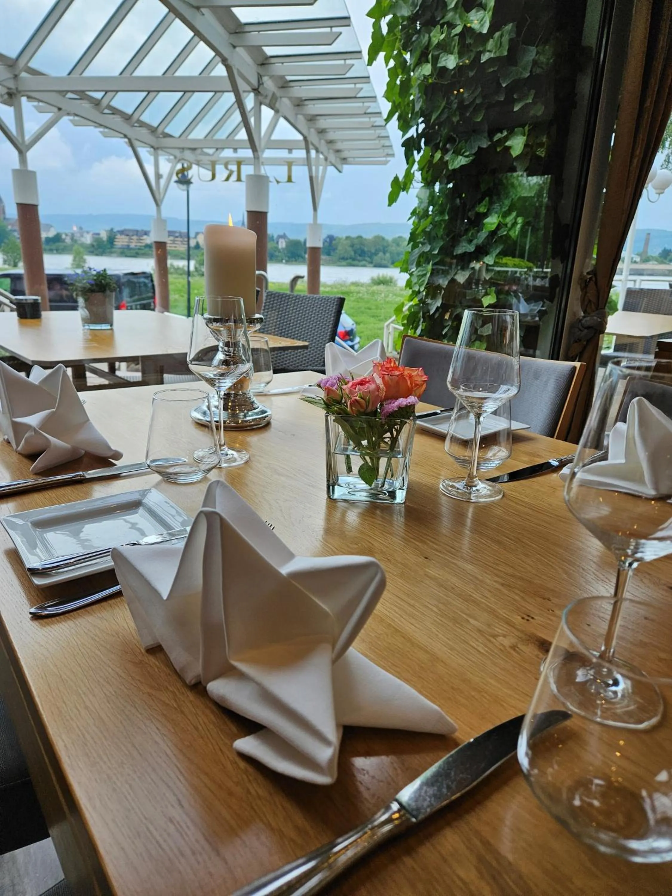 Restaurant/places to eat in Rheinhotel Larus
