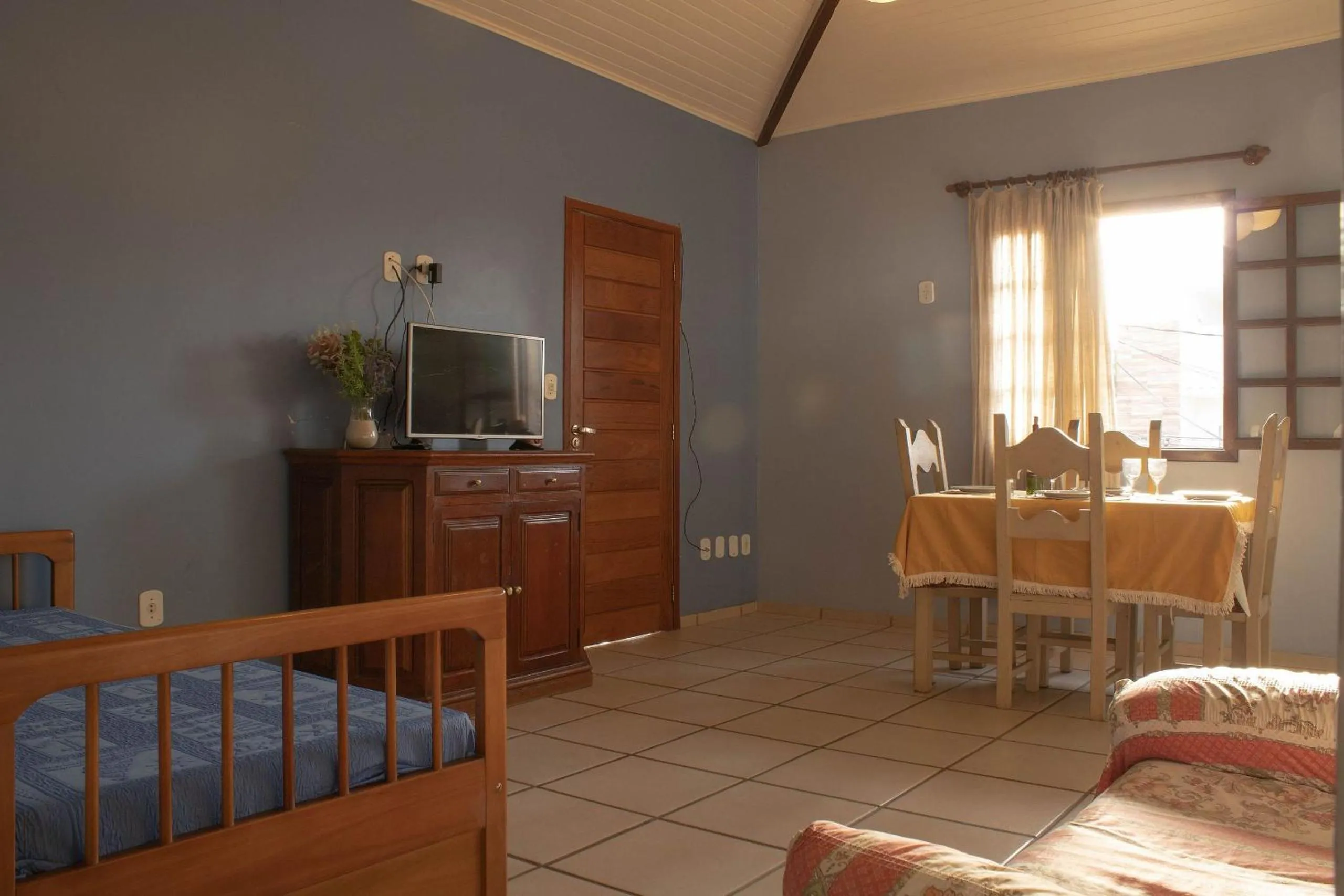 Living room in SLIM- - Dunas- Praia do Forte - Prático , Econômico e Próximo de Tudo