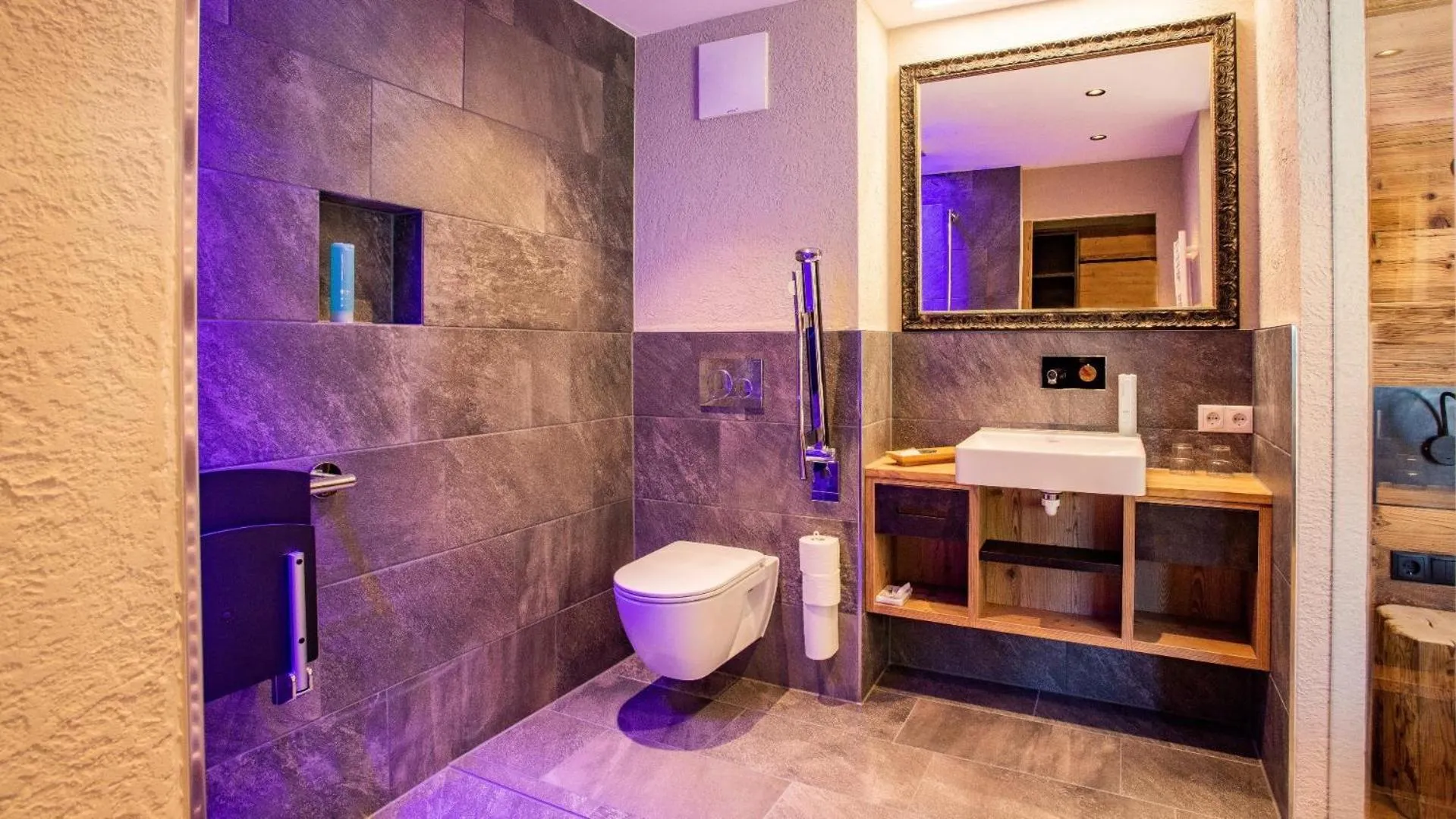 Bathroom in Hotel Riederhof- Urlaub mit WAU!