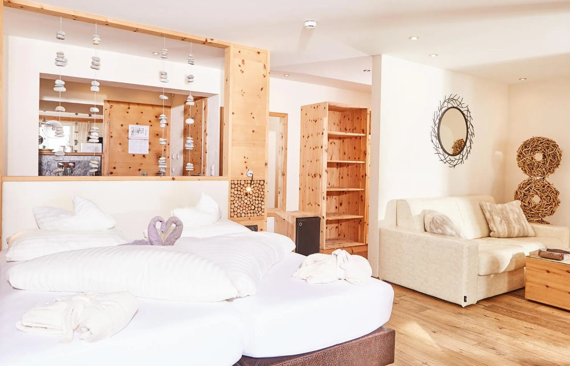 Living room, Bed in Hotel Riederhof- Urlaub mit WAU!